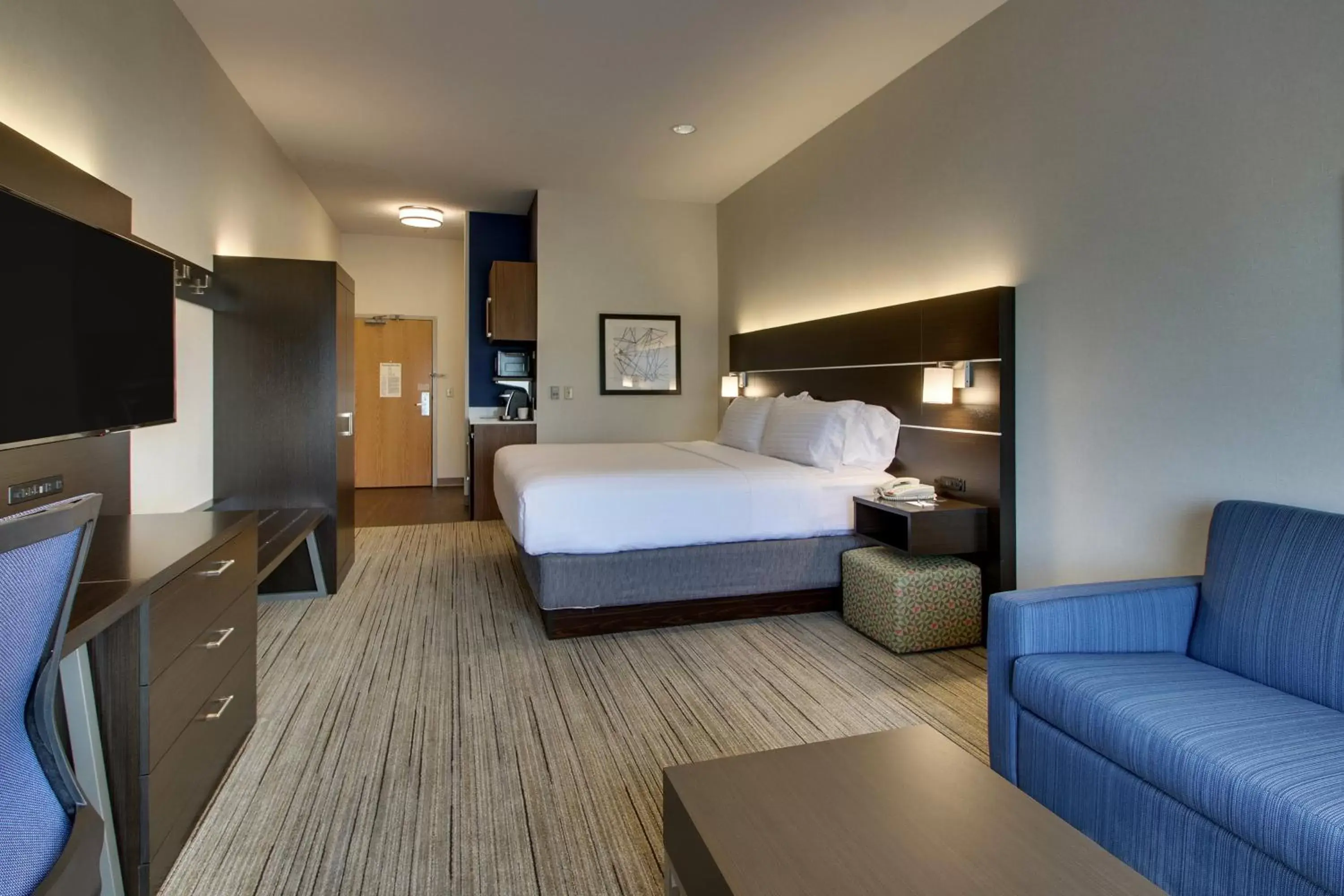 Bedroom in Holiday Inn Express Hotel & Suites Morris, an IHG Hotel