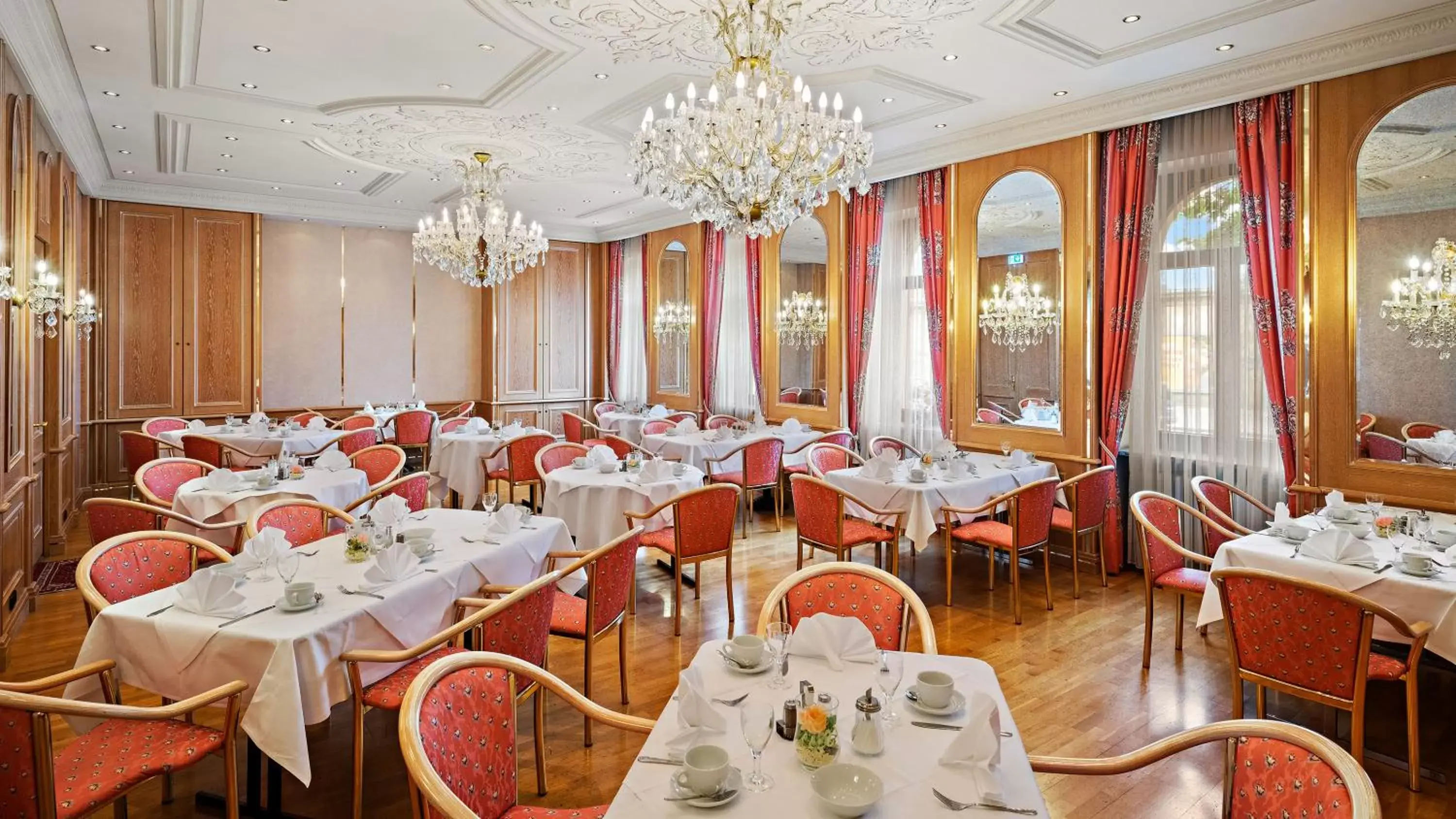 Meeting/conference room, Restaurant/Places to Eat in Hotel Bayerischer Hof Dresden