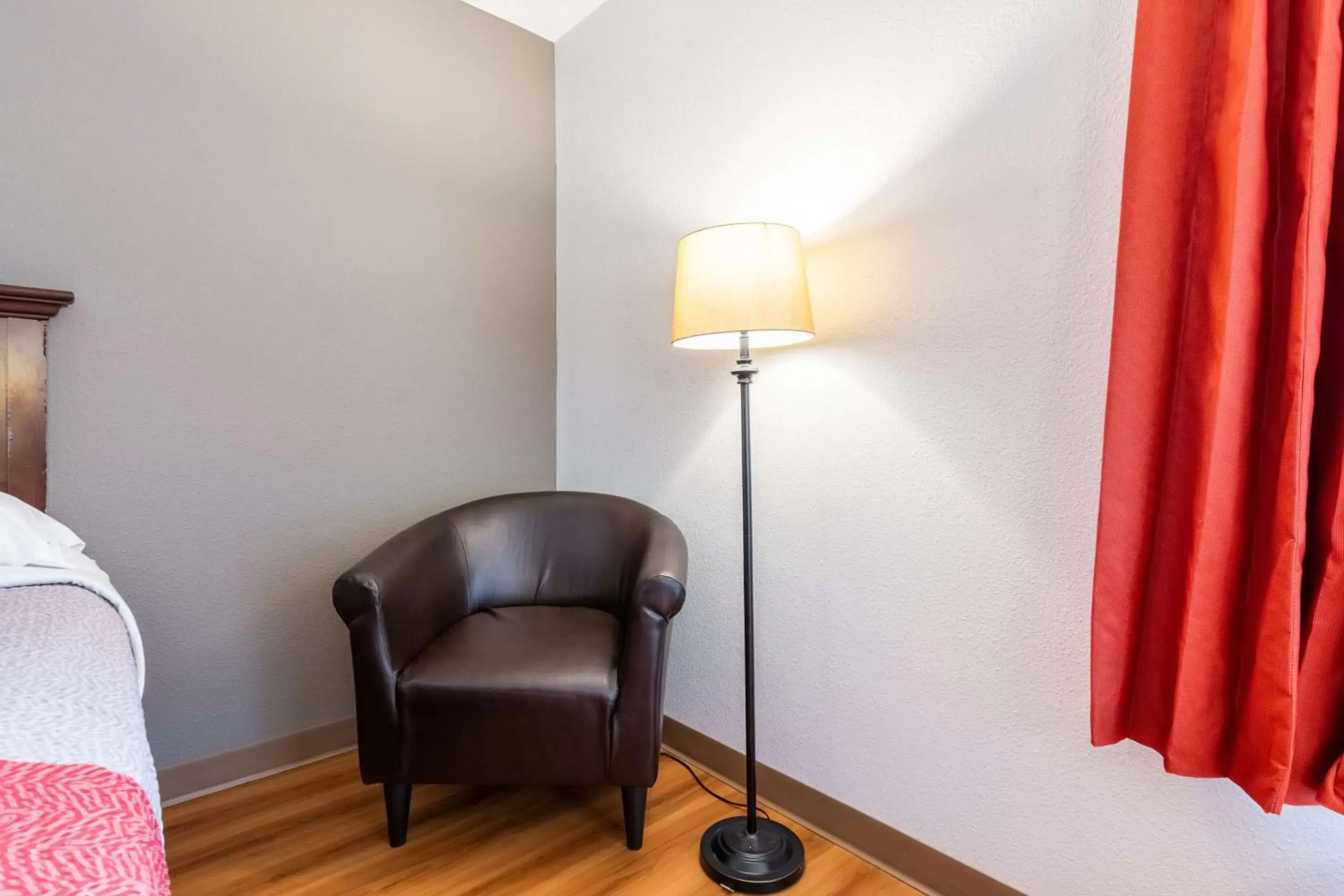 Photo of the whole room, Seating Area in Motel 6 Walton, KY - Richwood - Cincinnati Airport South