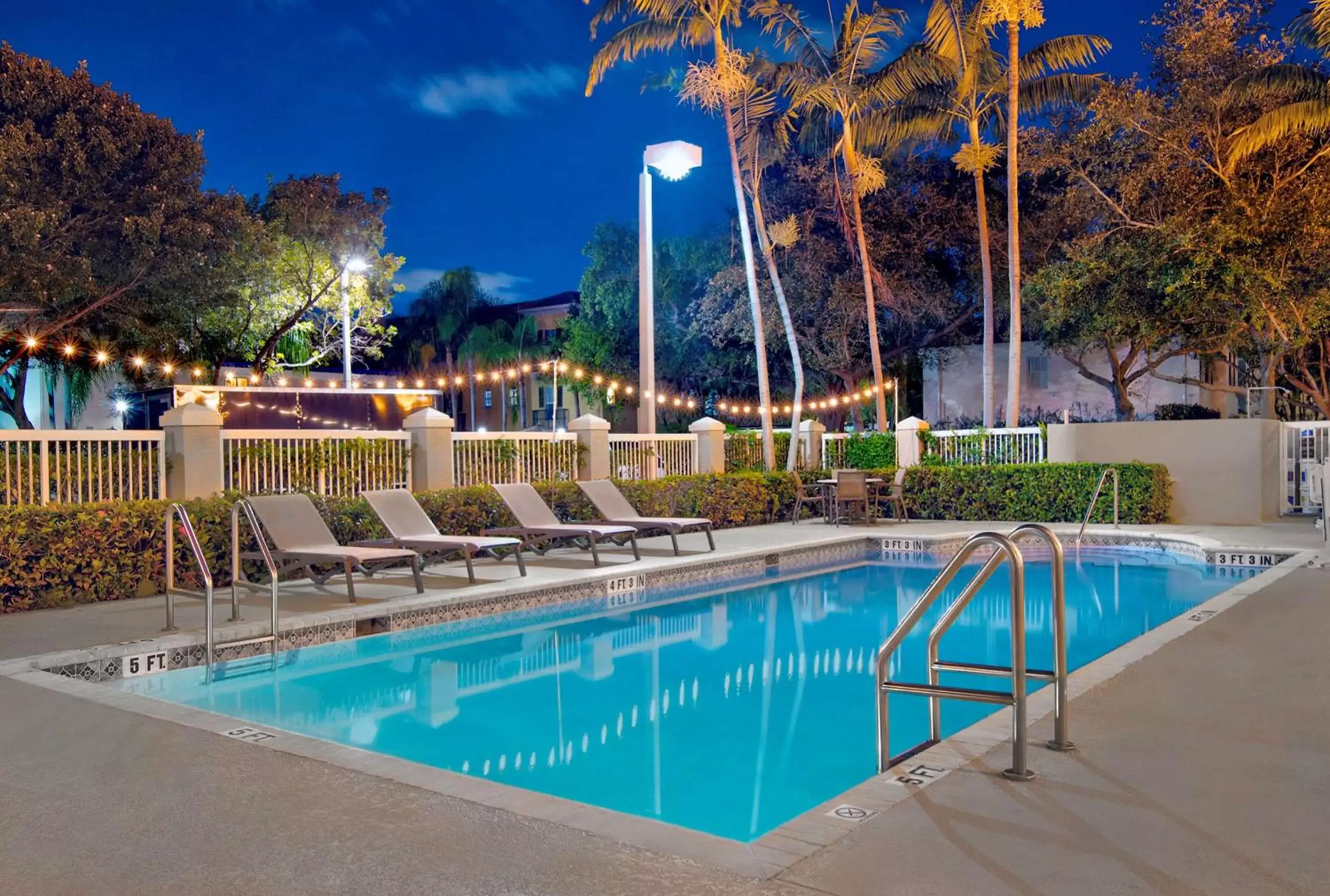 Pool view, Swimming Pool in Hampton Inn Ft Lauderdale Airport North