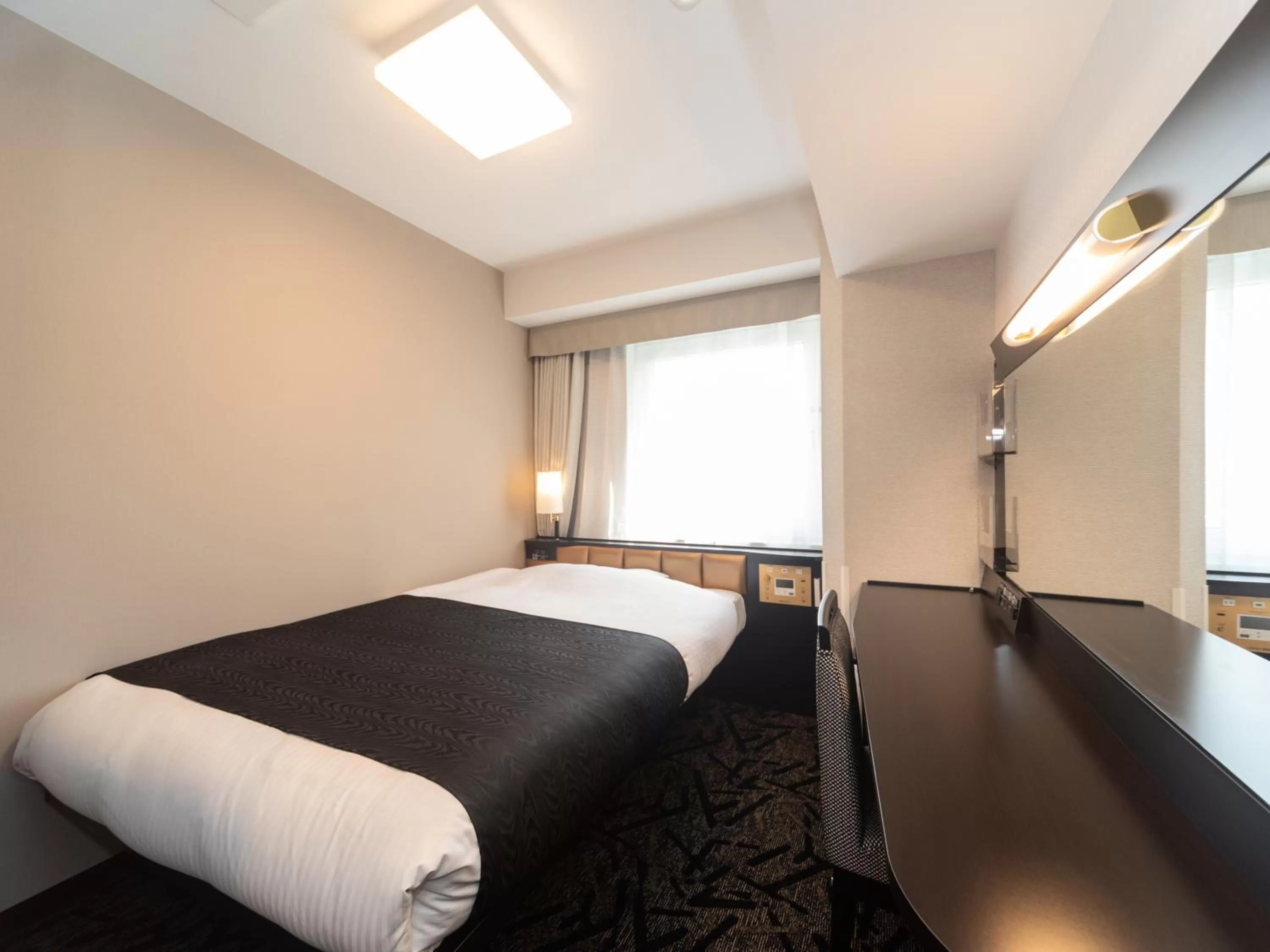 Photo of the whole room, Bed in APA Hotel Namba Shinsaibashi Higashi