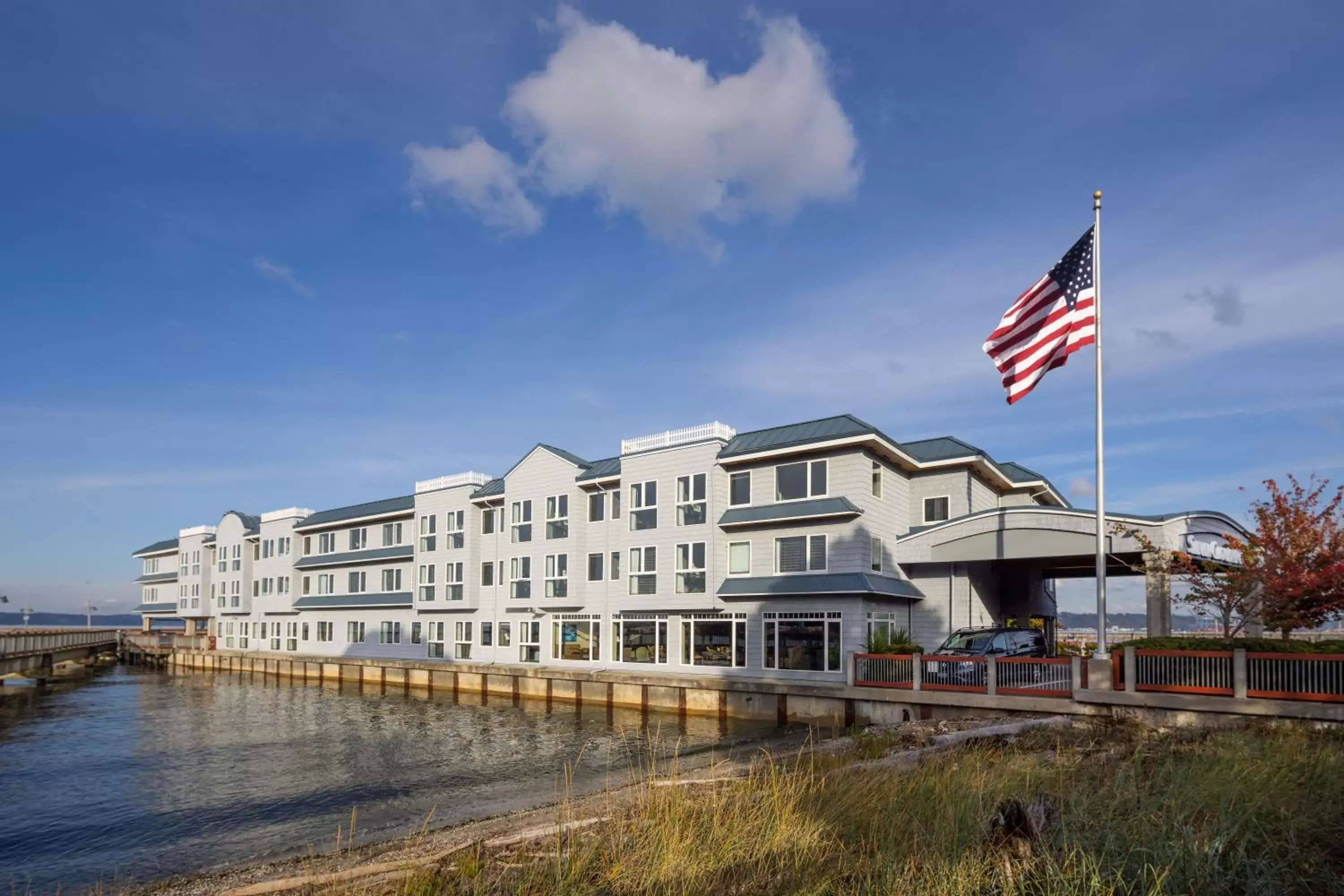 Property Building in Silver Cloud Hotel Tacoma Waterfront