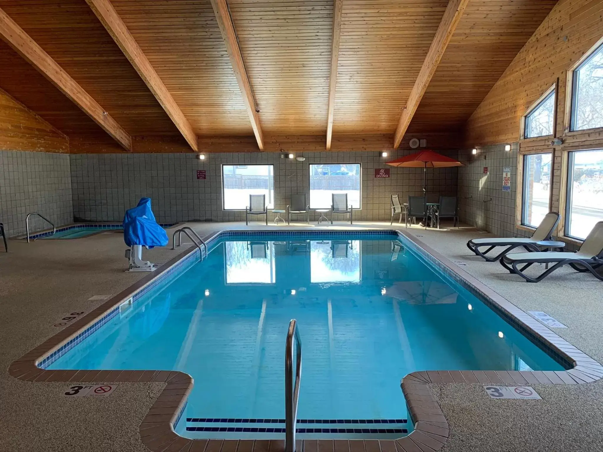 Swimming Pool in Nichols Inn & Suites