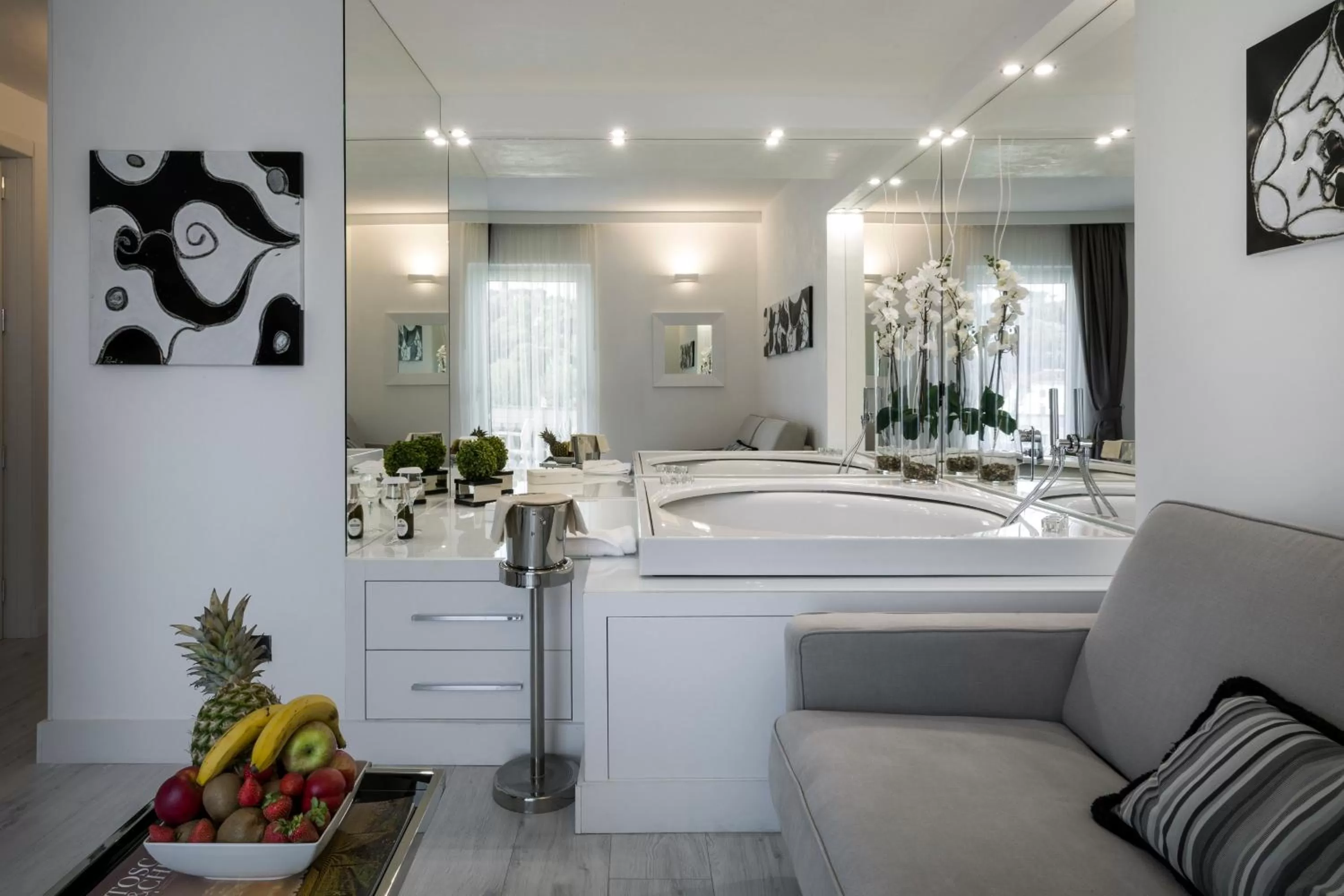 Hot Tub in LHP Hotel River & SPA