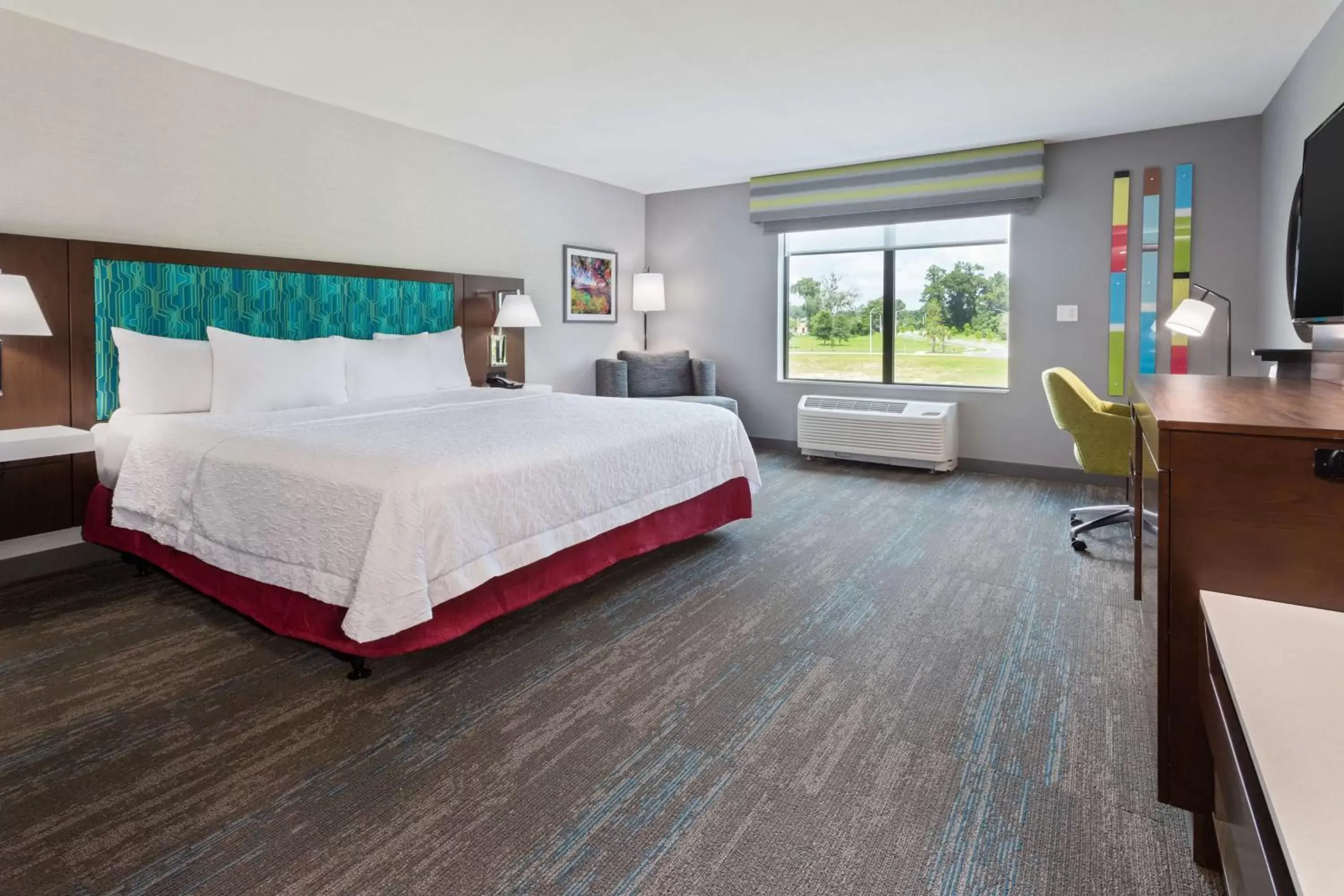 Bedroom in Hampton Inn & Suites Alachua I-75, FL