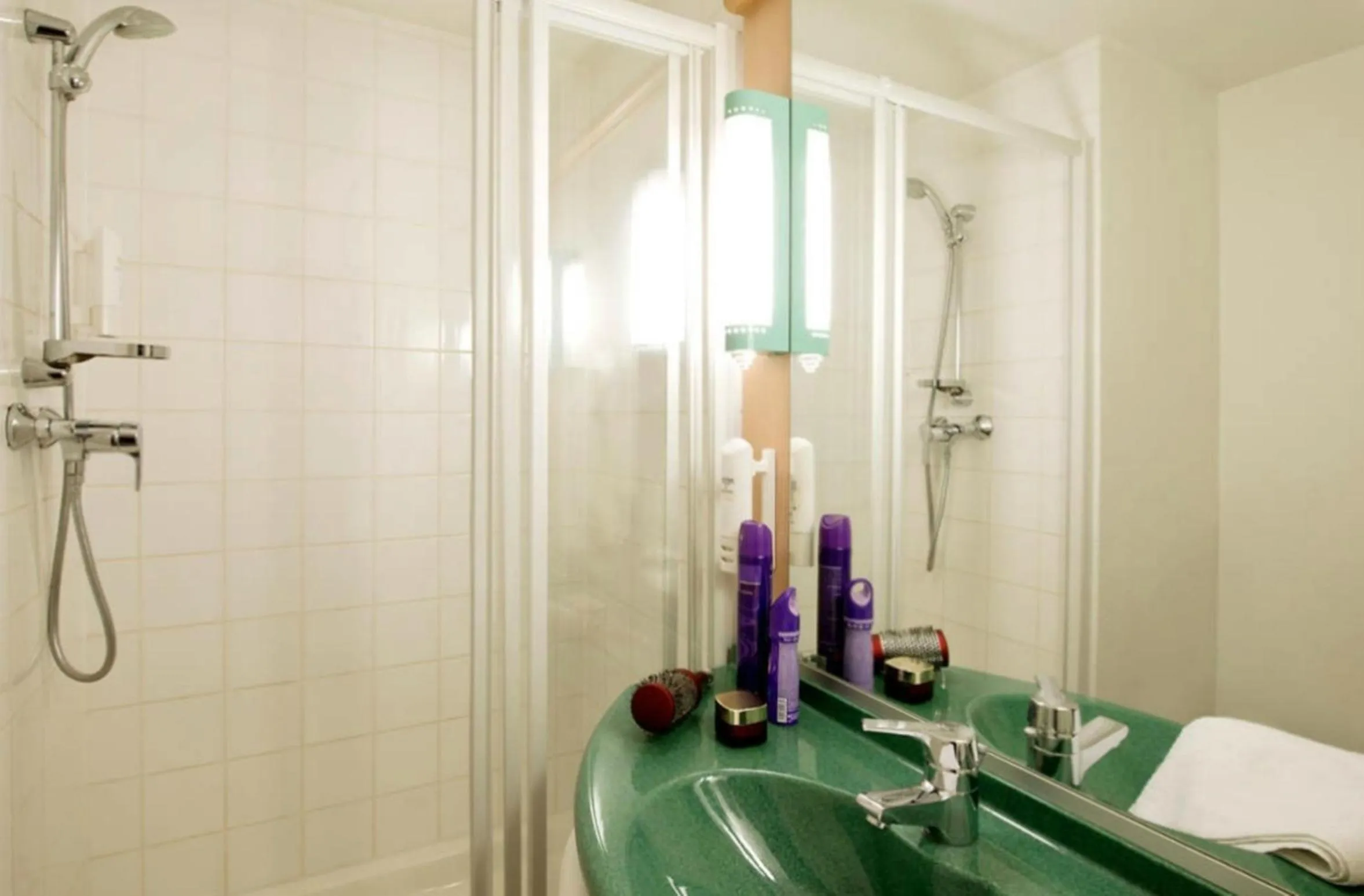 Bathroom in Ibis Warszawa Ostrobramska