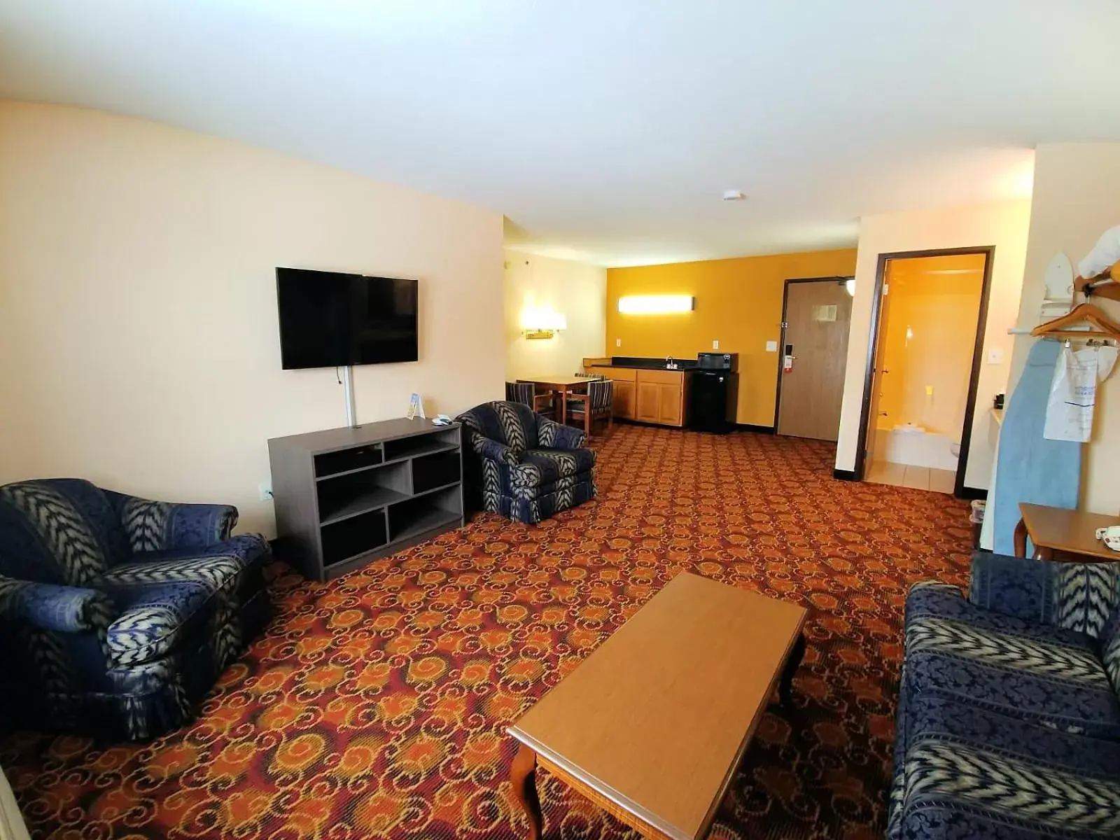 Photo of the whole room, Seating Area in Super 8 by Wyndham Big Rapids