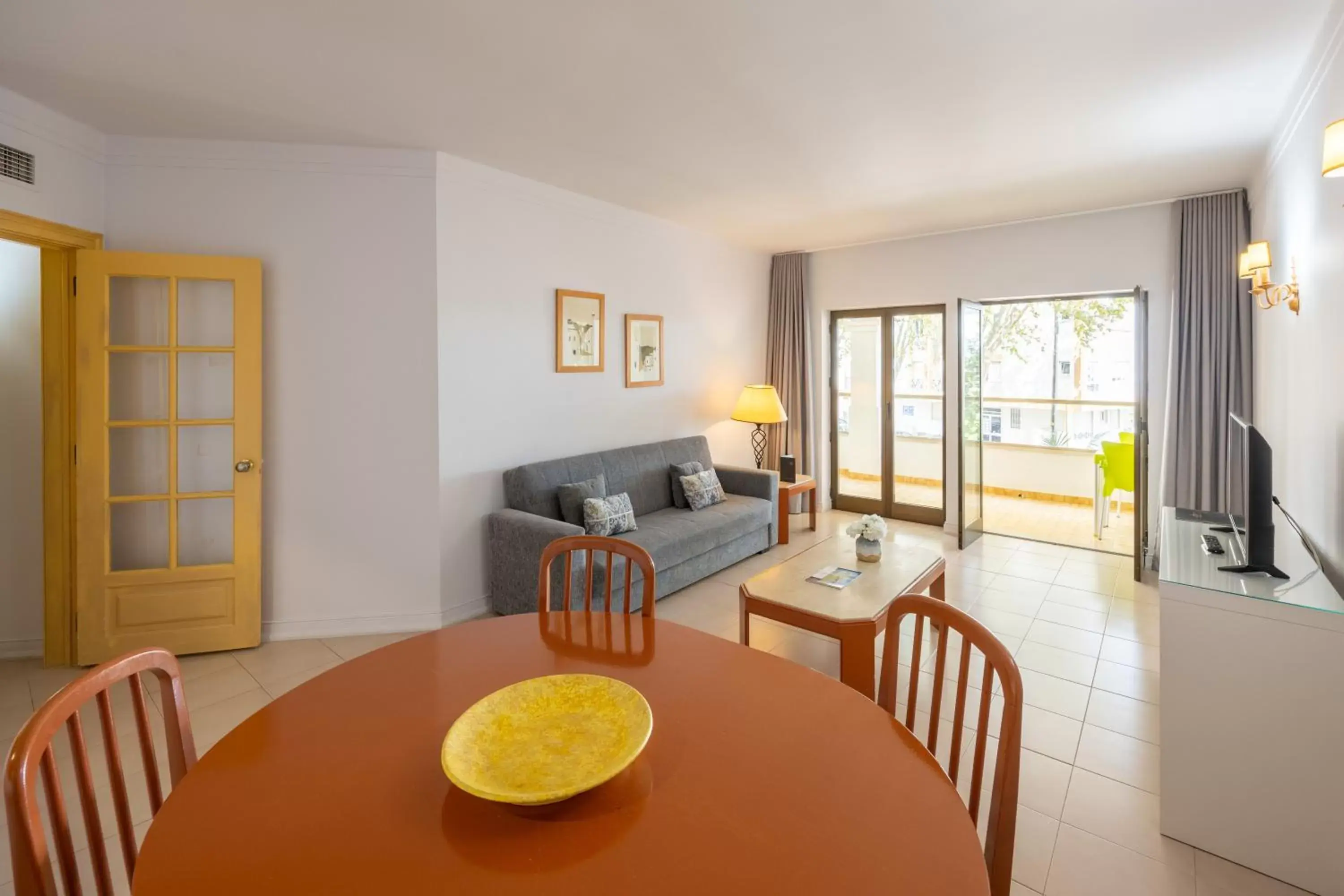 Living room, Dining Area in Clube do Lago Hotel