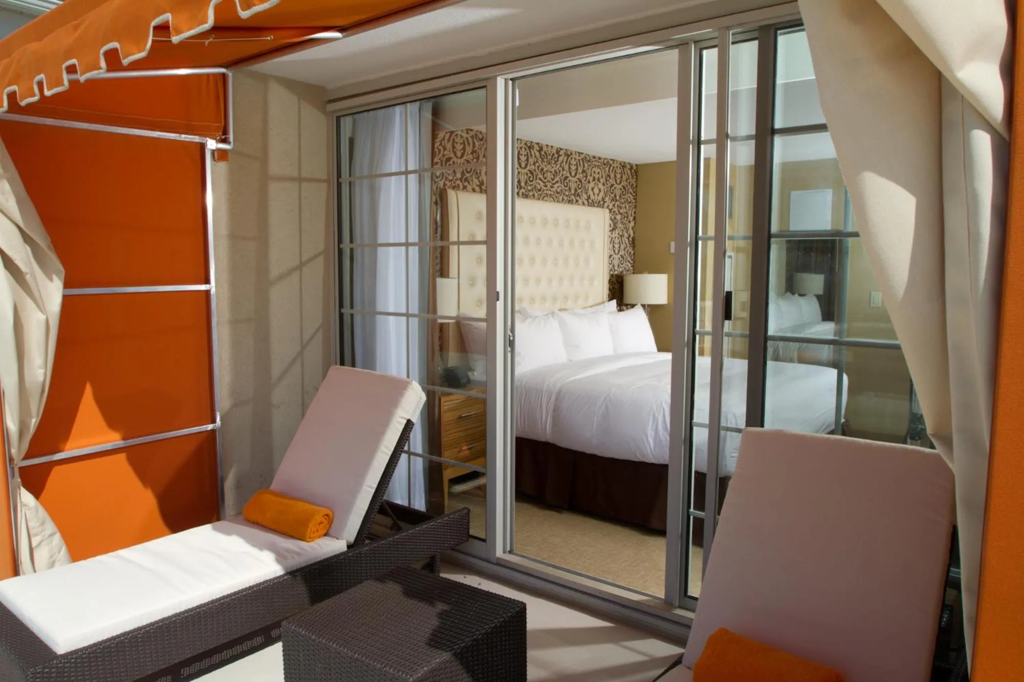 Balcony/Terrace, Bed in Ocean Club Hotel