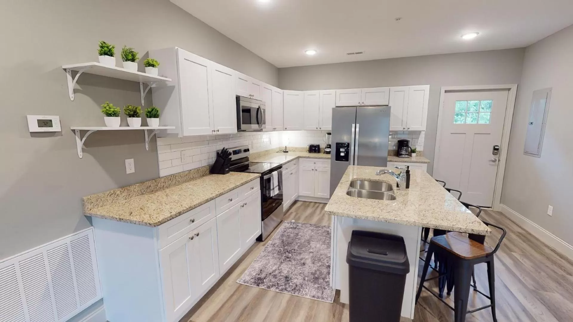 Kitchen or kitchenette in Viewpoint Condominiums