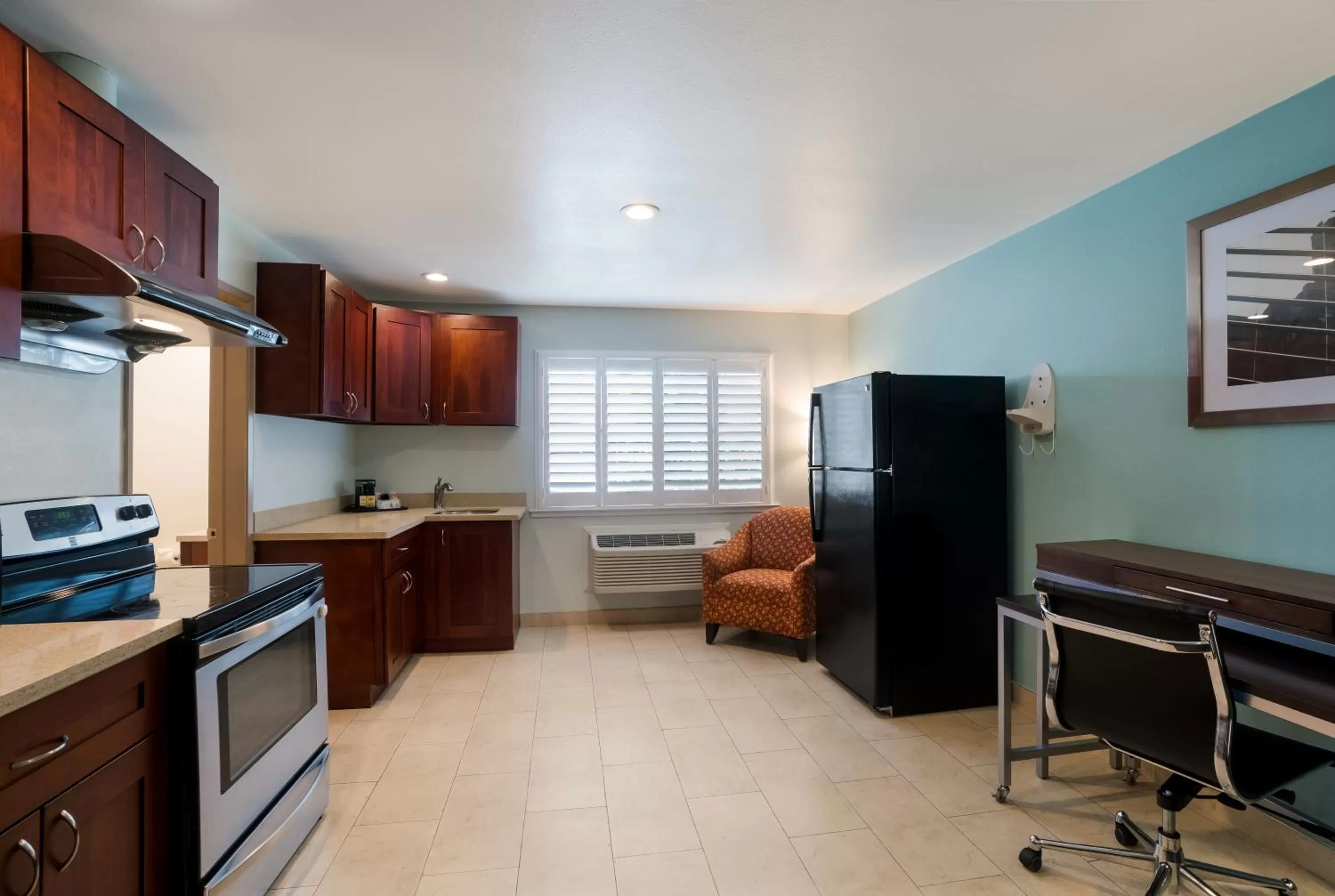 Kitchen or kitchenette in Quality Inn Fairfield Napa Valley Area