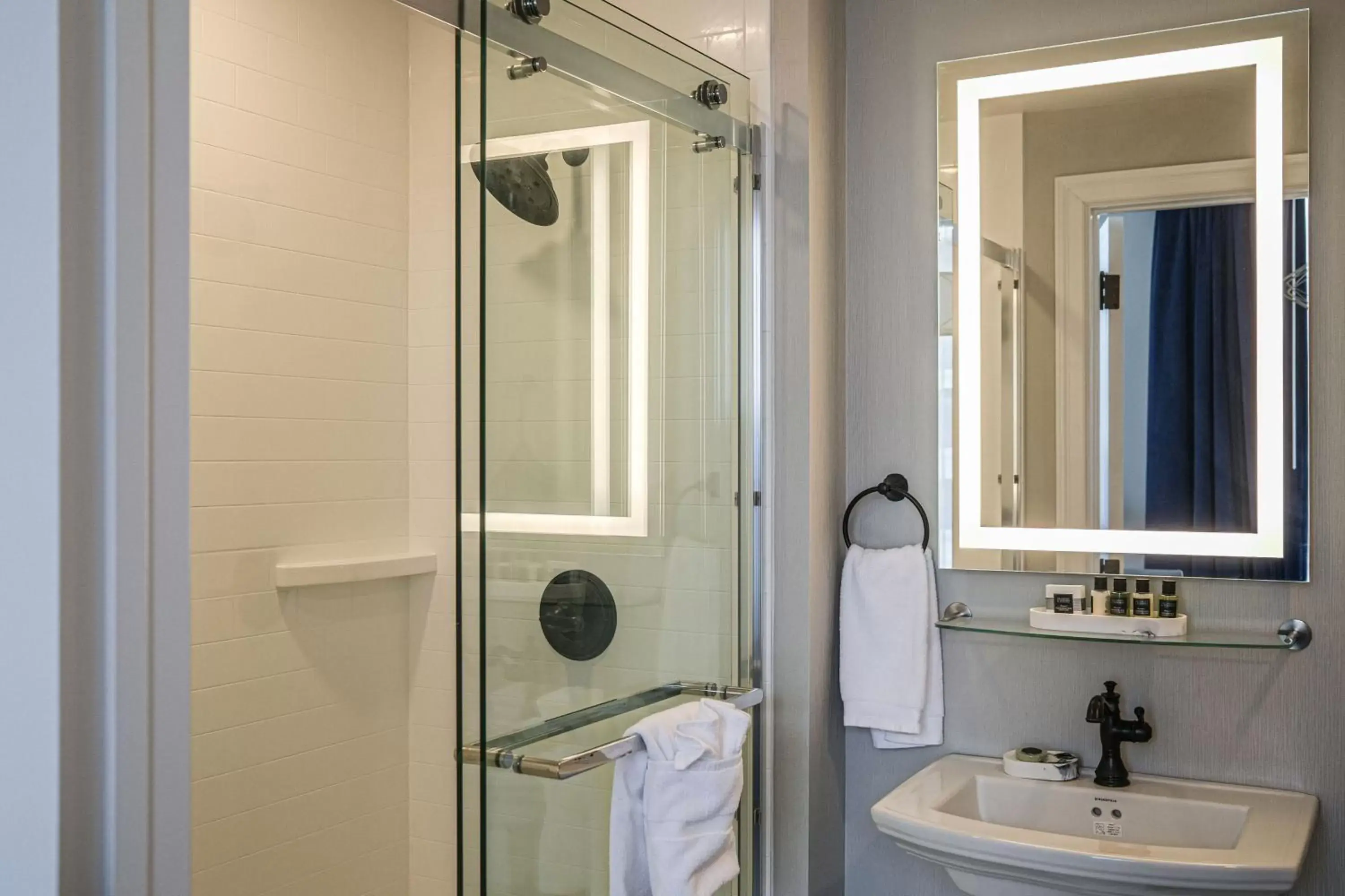 Bathroom in BLU-Tique, Akron, a Tribute Portfolio Hotel