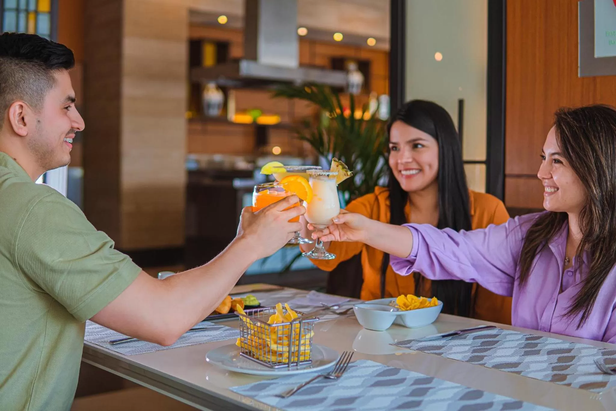 Restaurant/places to eat in Holiday Inn Guayaquil Airport by IHG