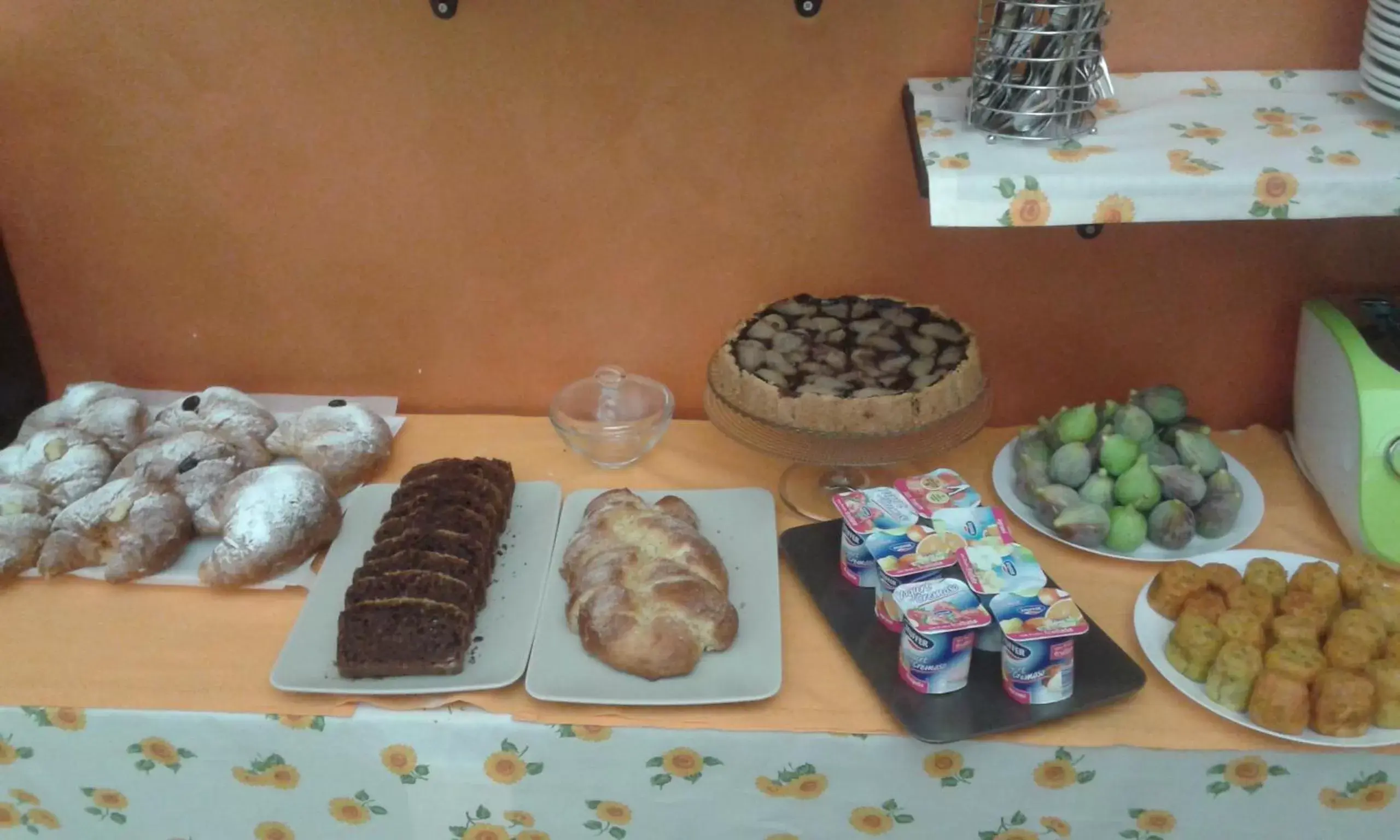 Buffet breakfast in B&B La Volta