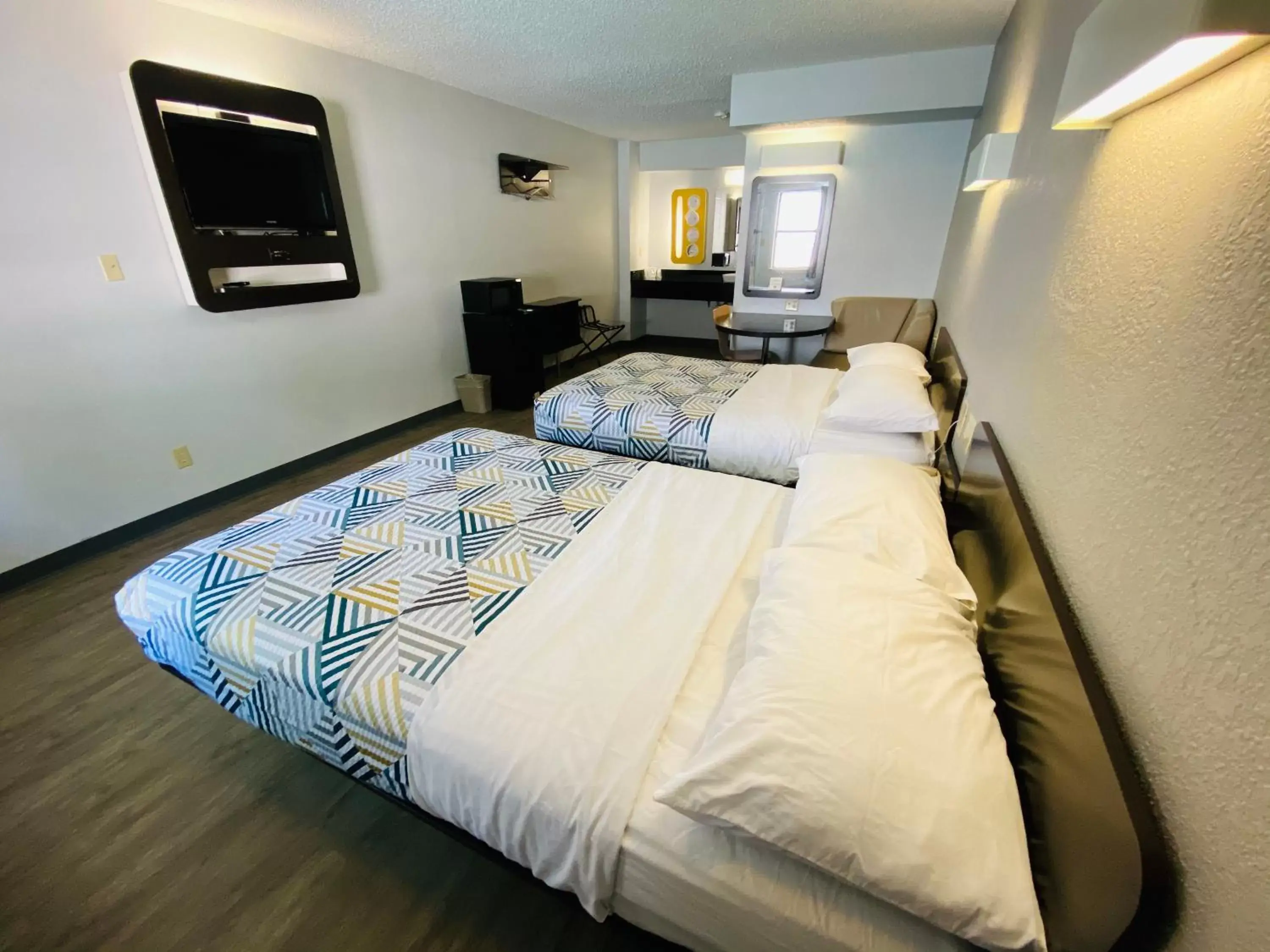 Quadruple Room - single occupancy - Non-Smoking in Motel 6 Boerne TX Quadruple Room - single occupancy - Non-Smoking in Motel 6 Boerne TX