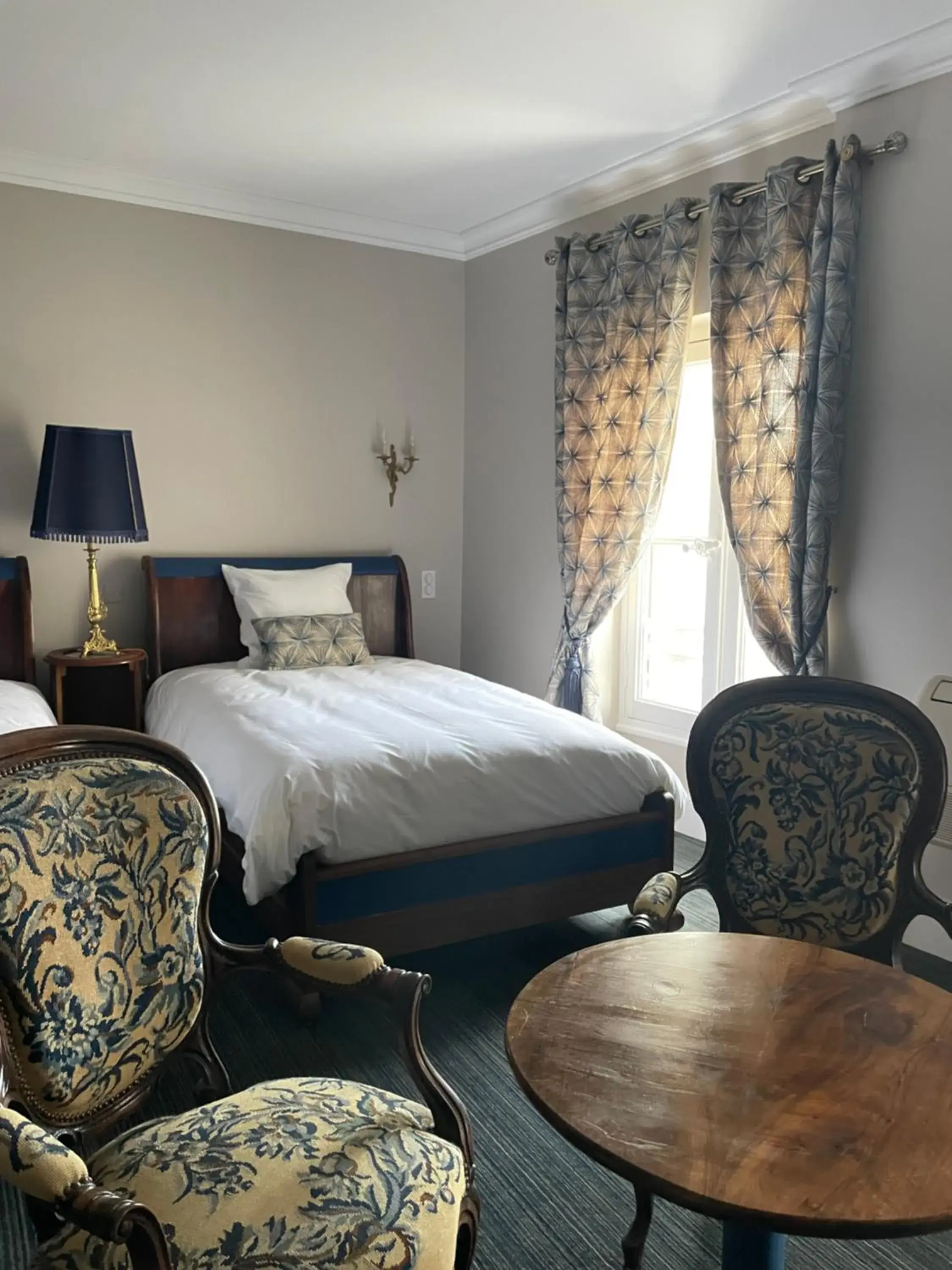 Bed in Hôtel Château des Jacobins