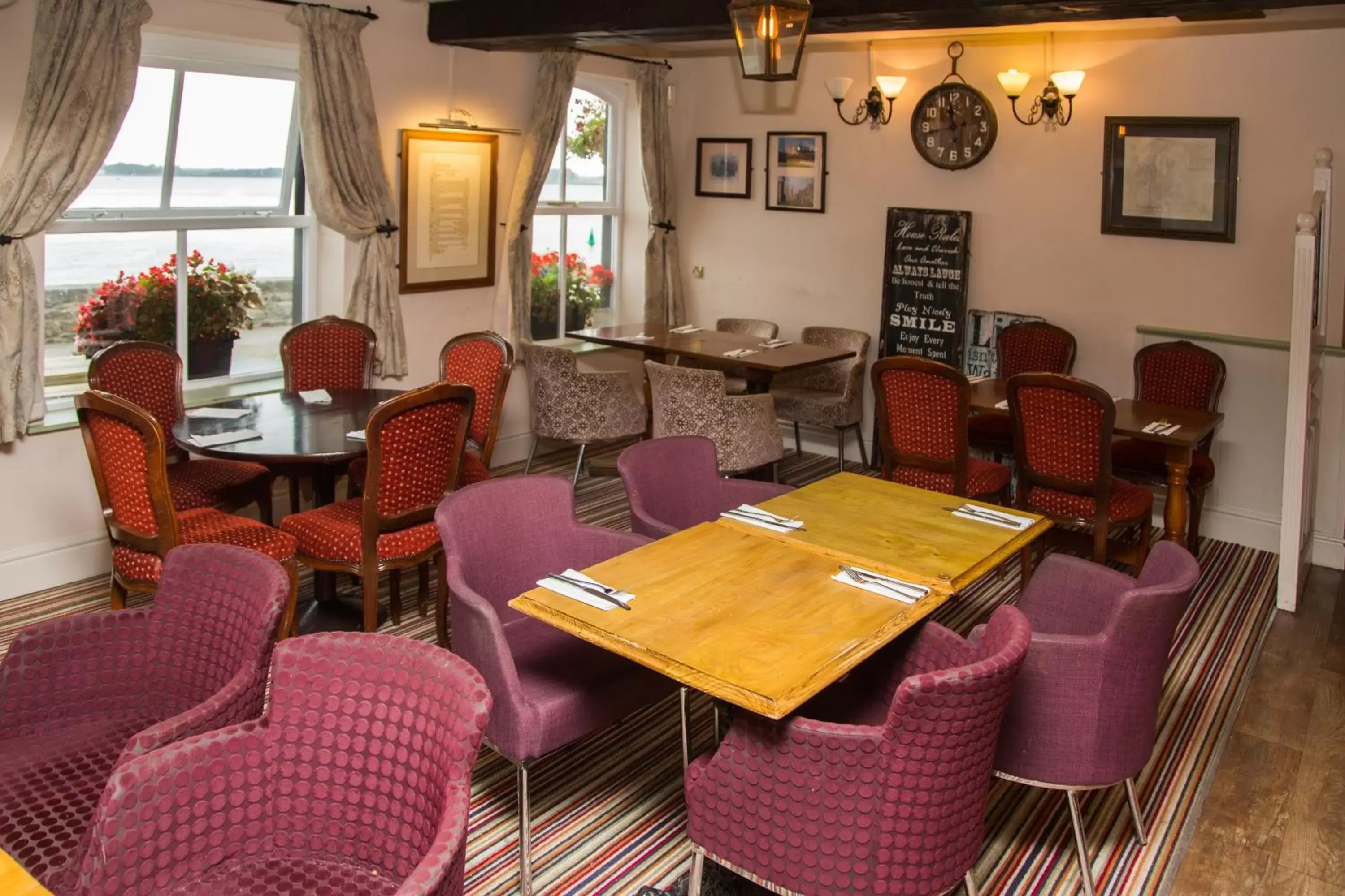 Restaurant/places to eat, Lounge/Bar in Anglesey Arms