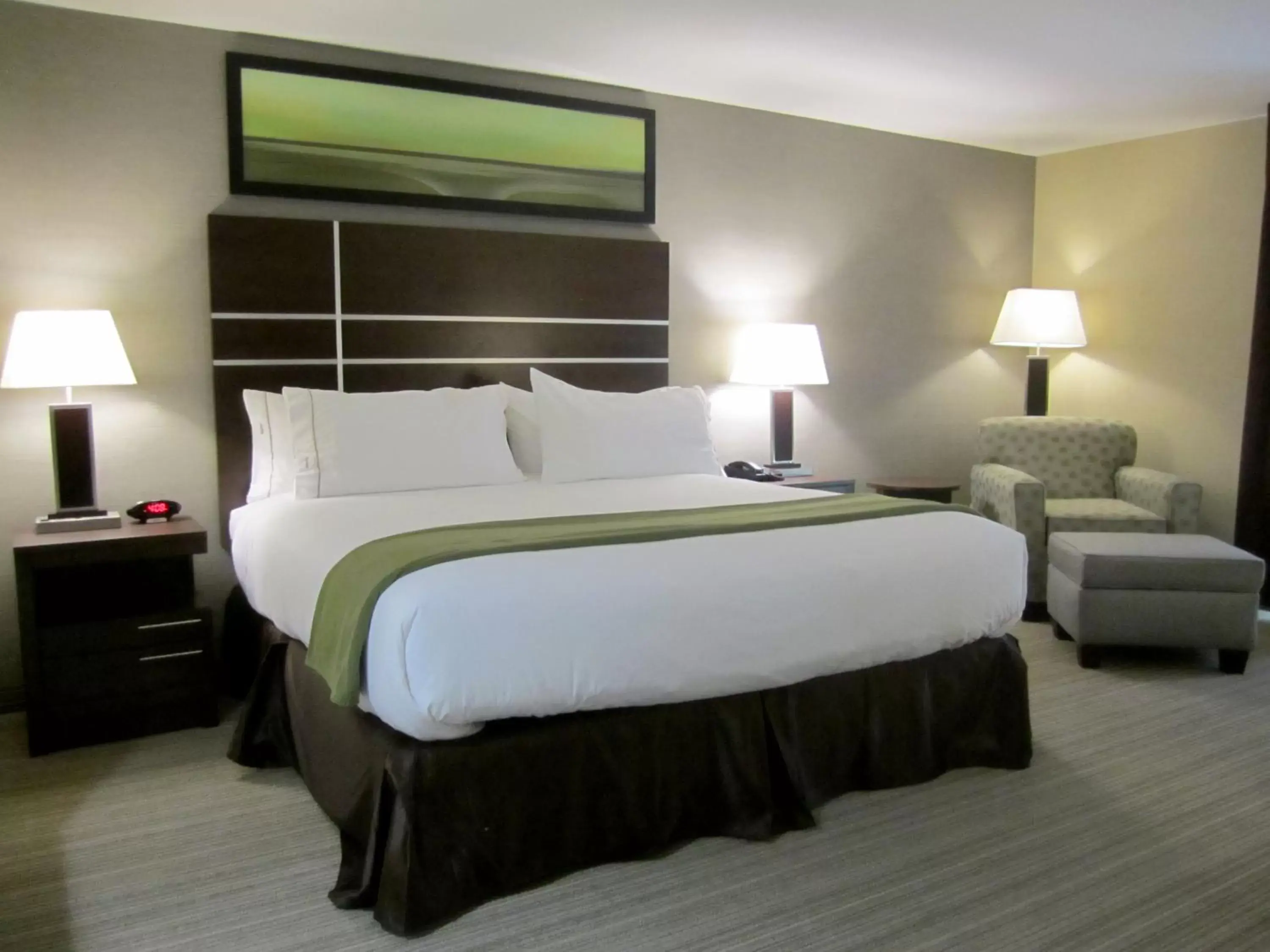 Bed in Holiday Inn Express Golden-Kicking Horse, an IHG Hotel
