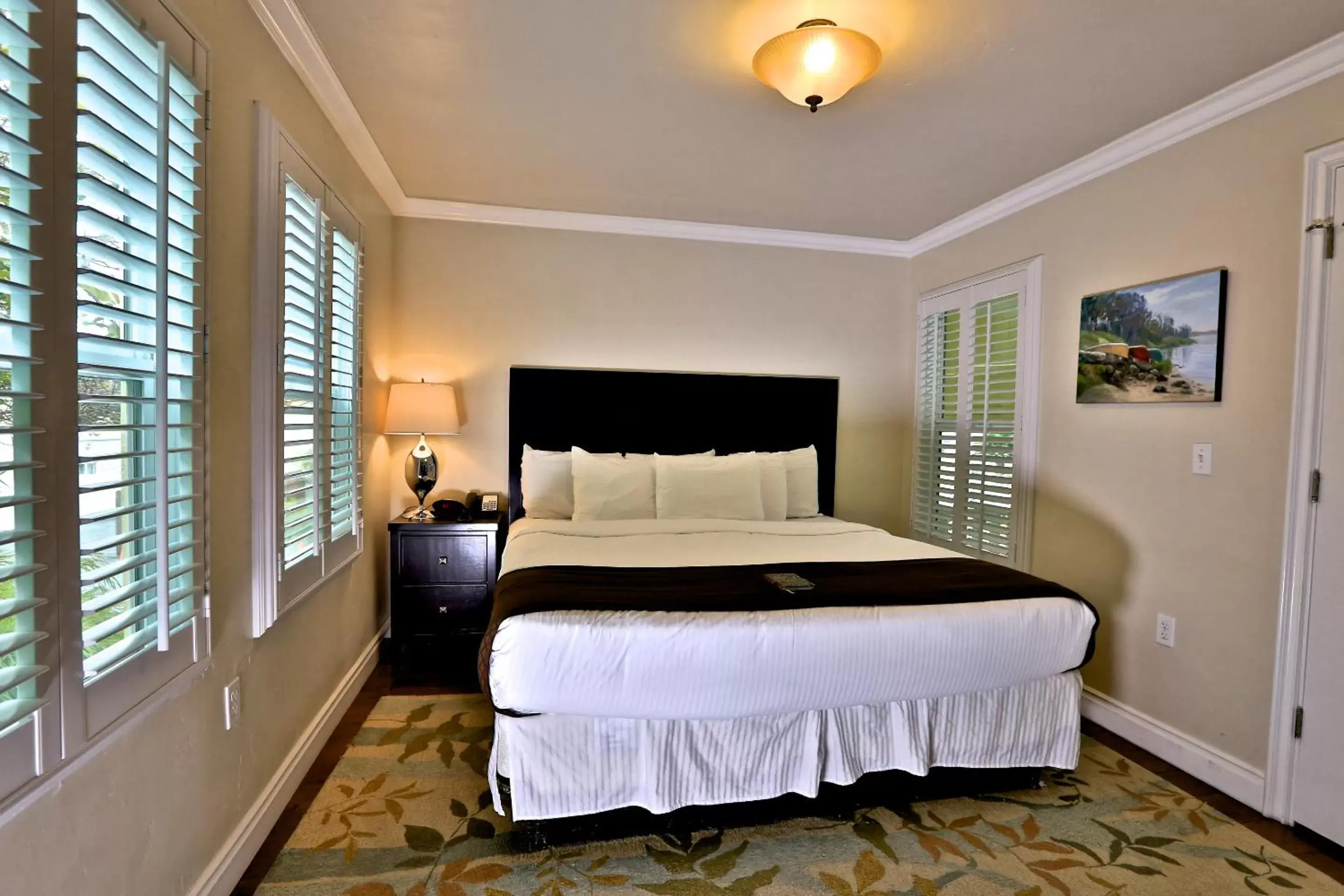 Bedroom, Bed in Beach Bungalow Inn and Suites