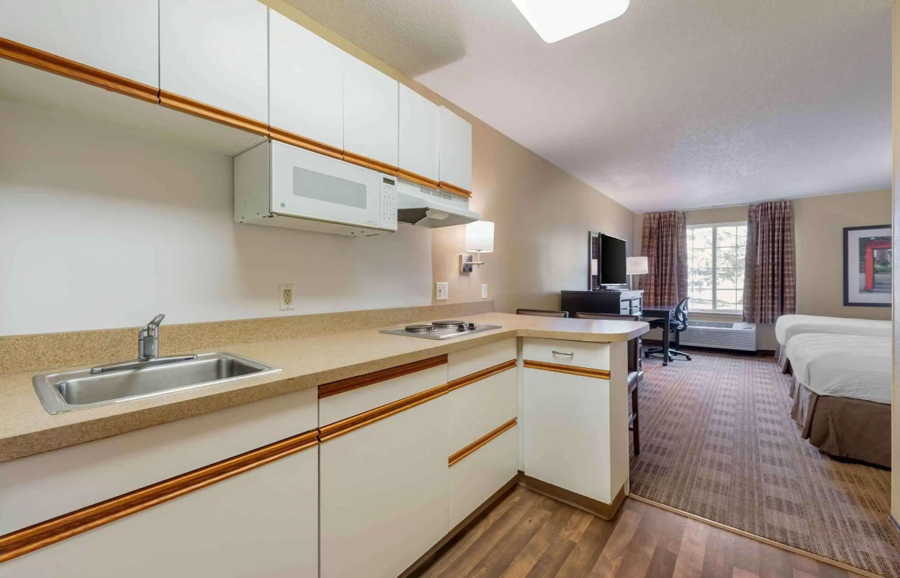 Bedroom, Kitchen/Kitchenette in Extended Stay America Suites - Minneapolis - Eden Prairie - Technology Drive