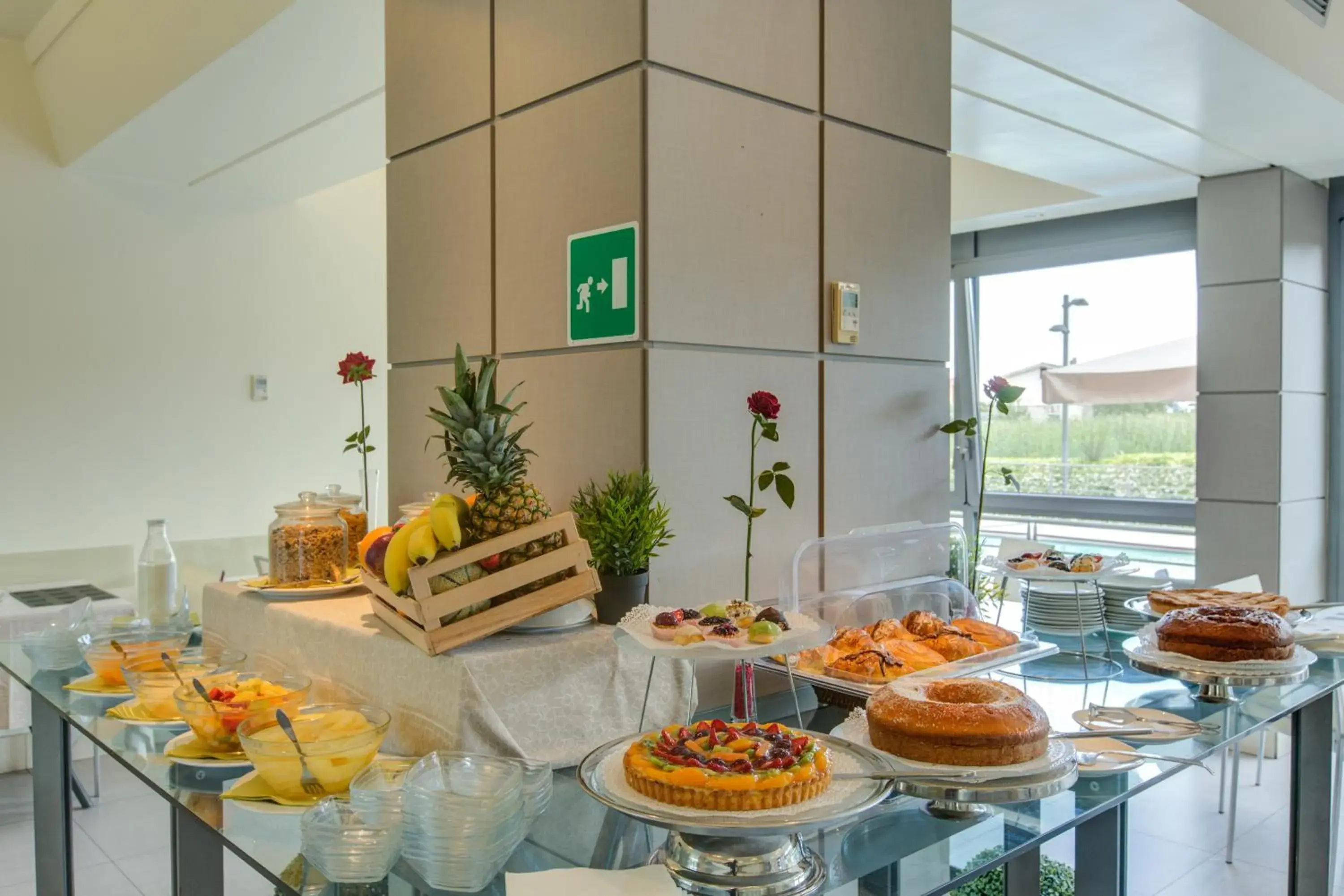 Restaurant/places to eat in Ardeatina Park Hotel