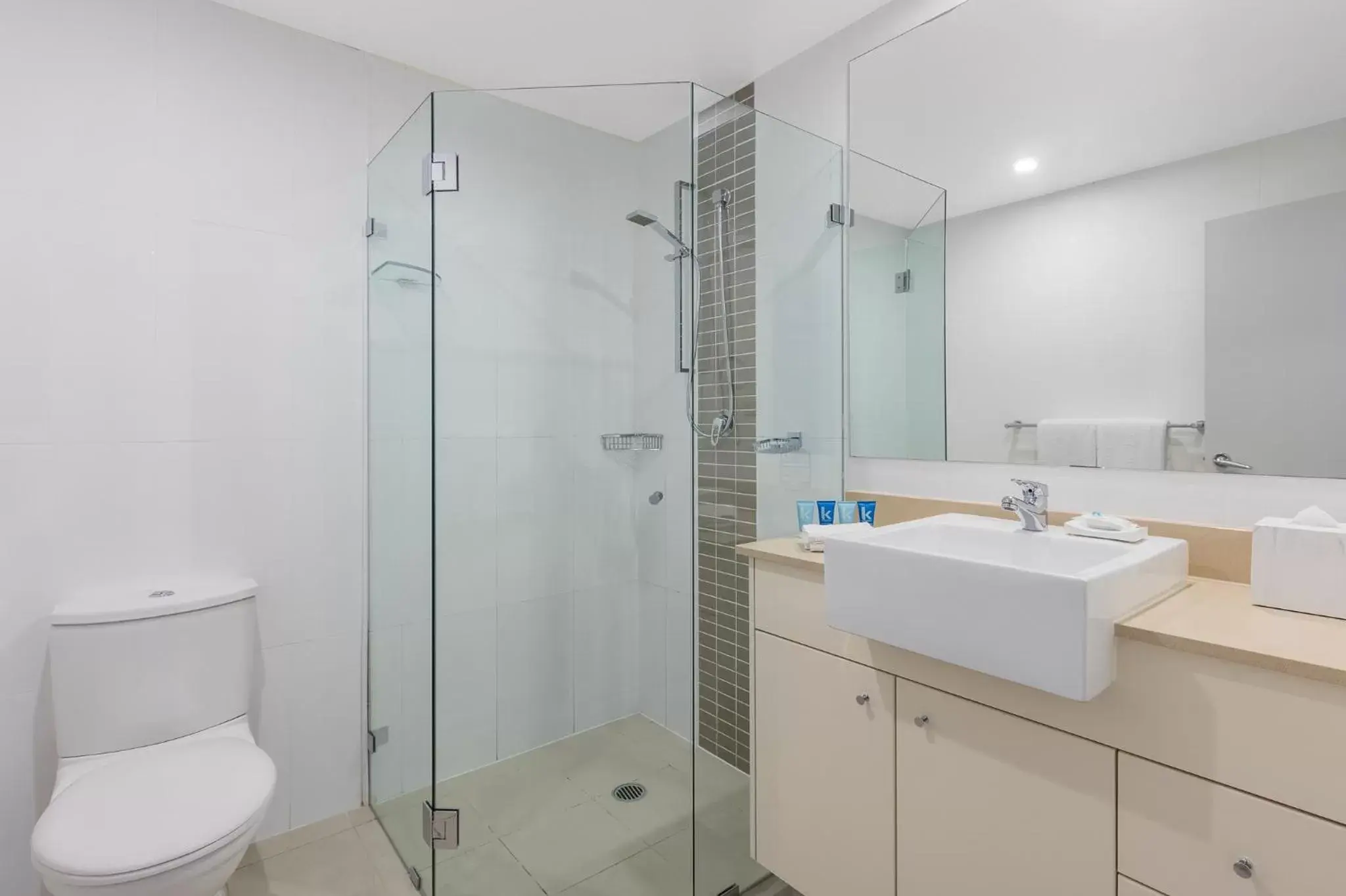 Shower, Bathroom in Meriton Suites Kent Street, Sydney