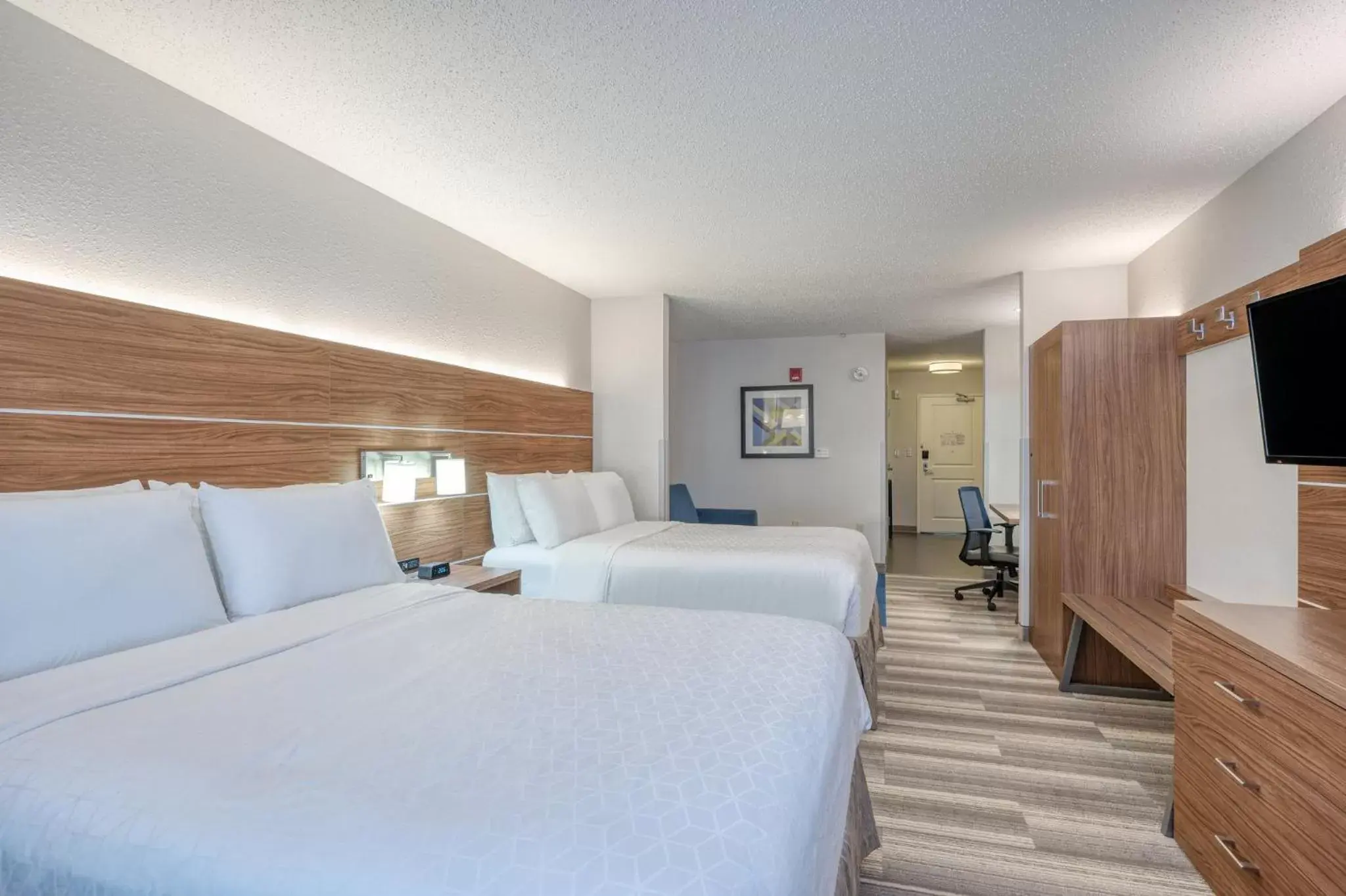 Photo of the whole room, Bed in Holiday Inn Express & Suites Vandalia, an IHG Hotel