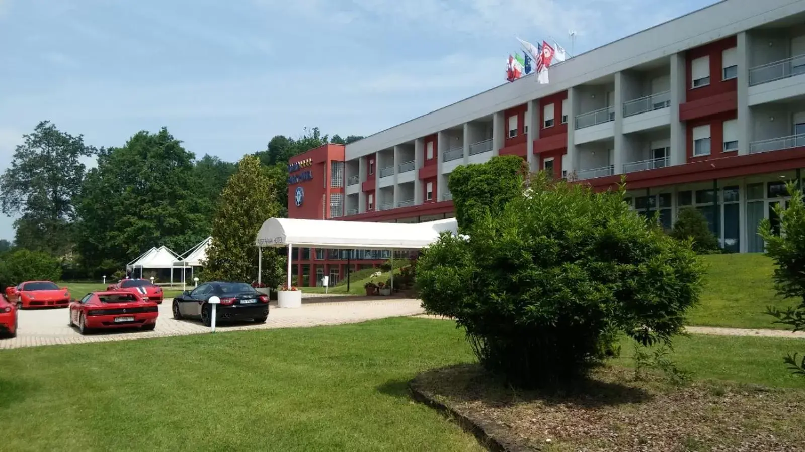 Facade/entrance, Property Building in Roero Park Hotel