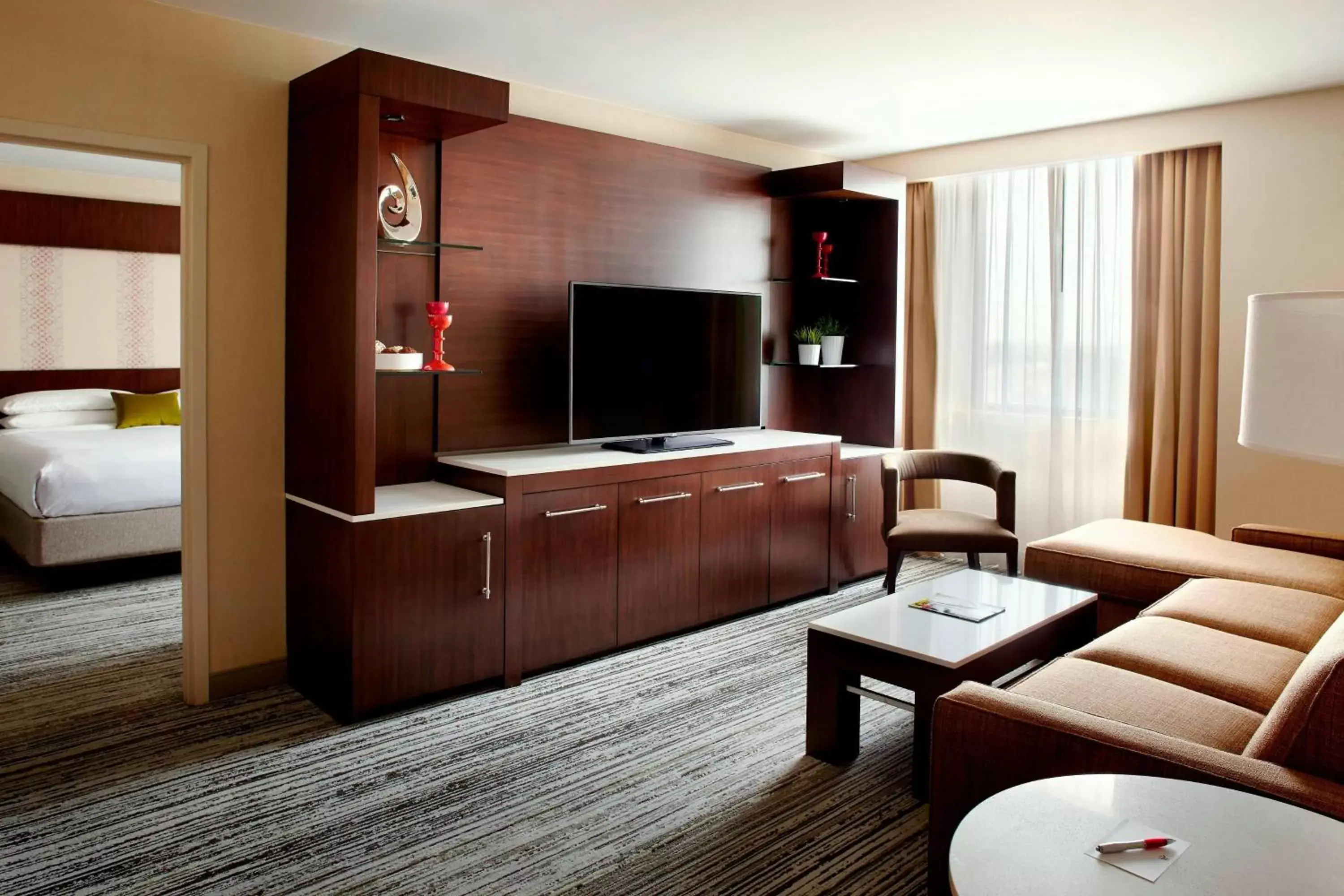 Bedroom, TV/Entertainment Center in Marriott Cincinnati North