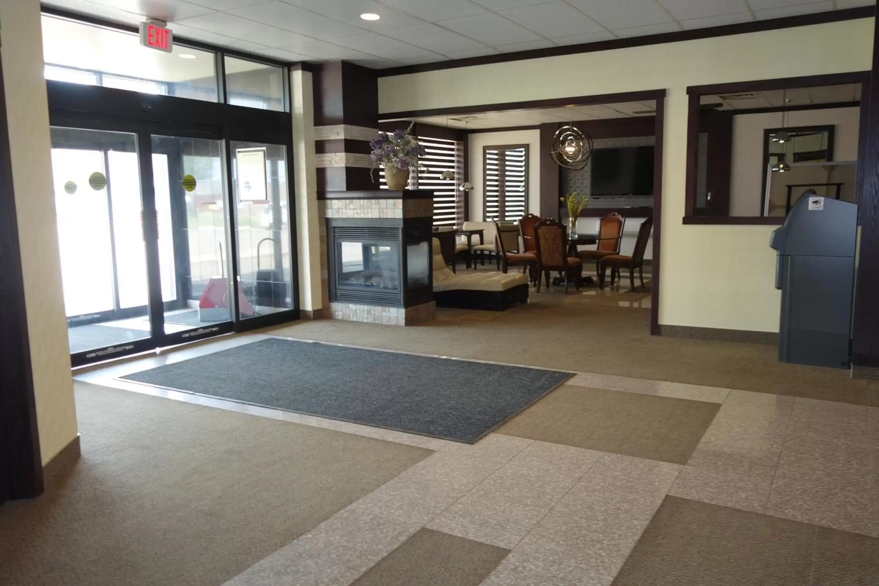 Seating area, Lounge/Bar in Days Inn by Wyndham Vermilion