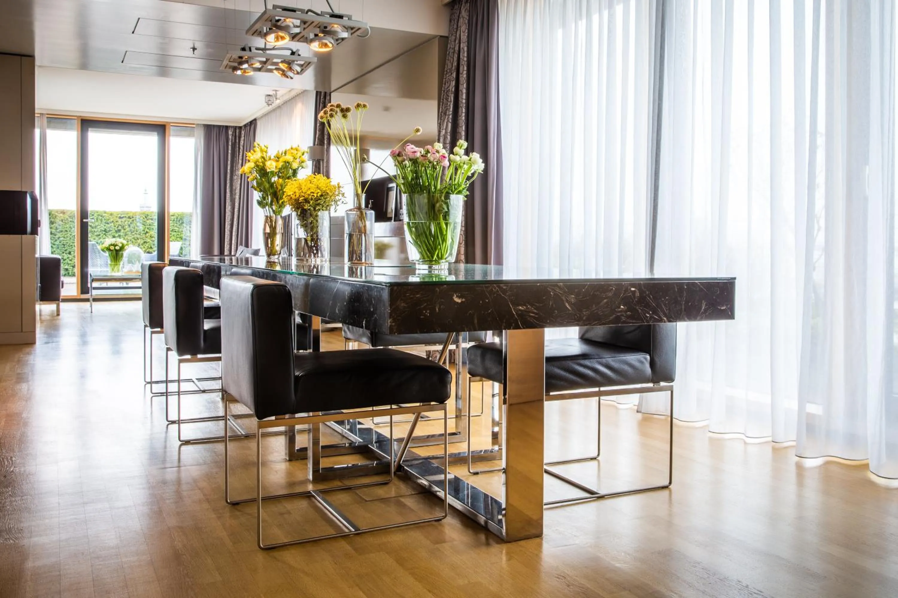 Dining area in Radisson Blu Hotel Köln