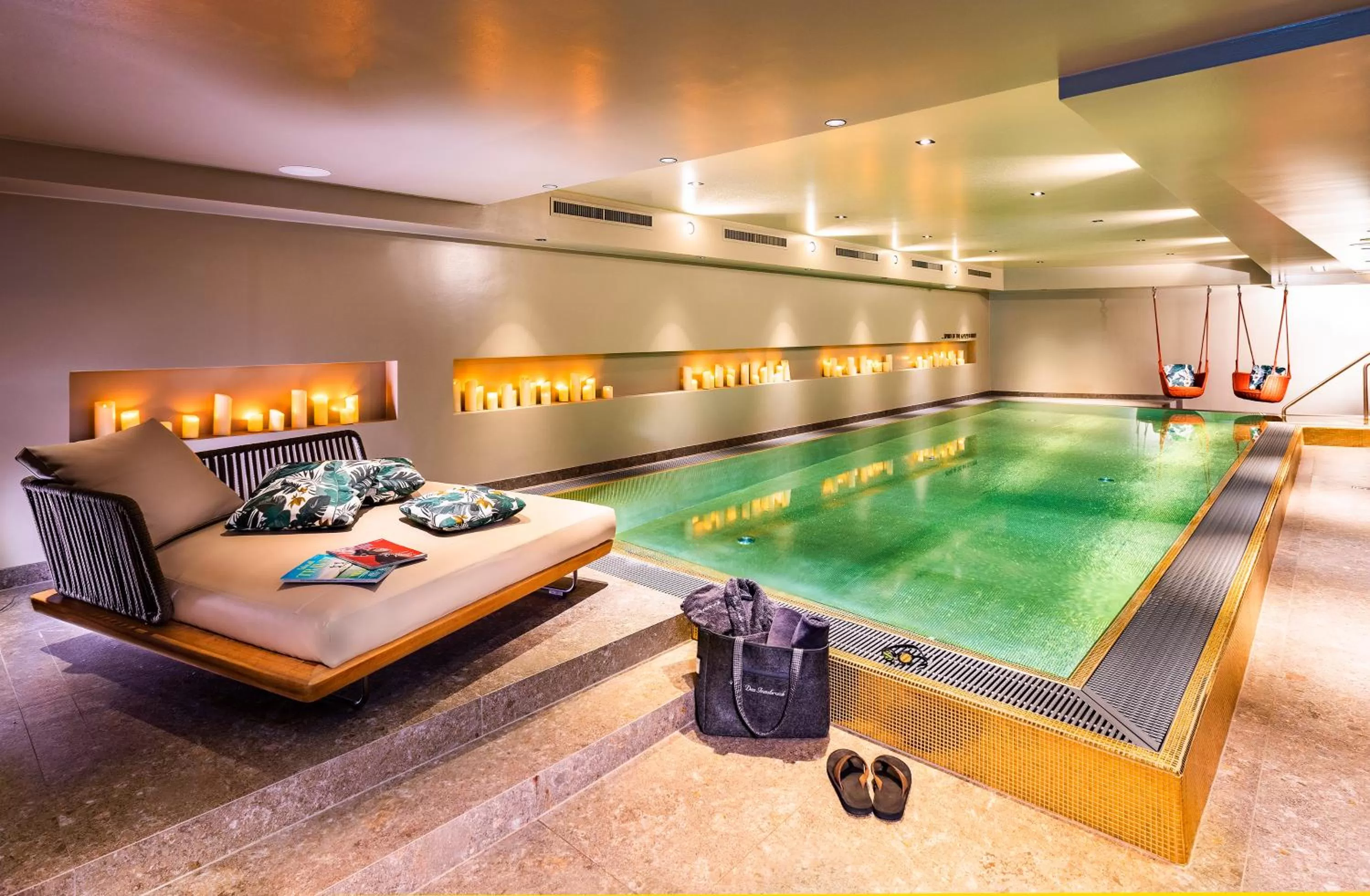 Swimming pool in Hotel Innsbruck