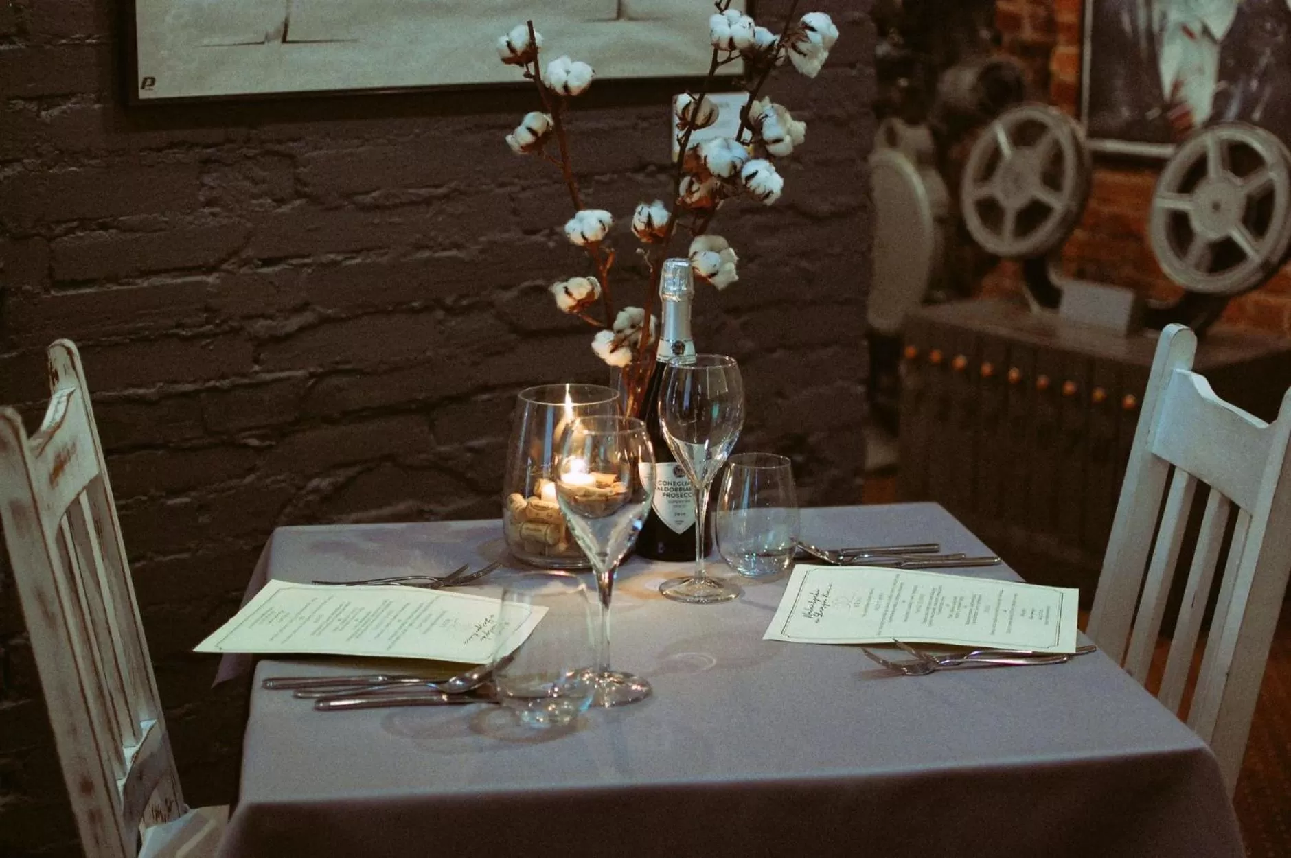 Restaurant/places to eat in Stare Kino Cinema Residence