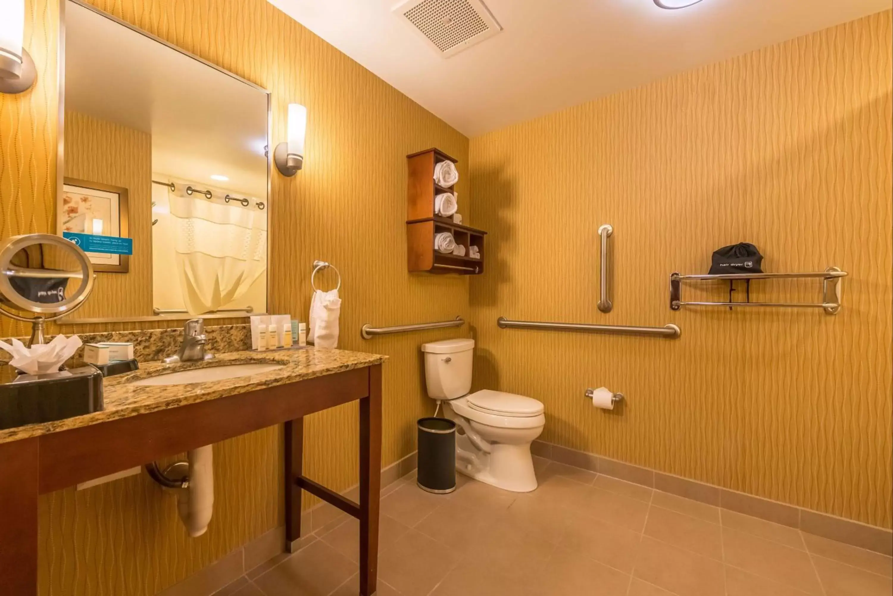 Bathroom in Hampton Inn & Suites Boulder North