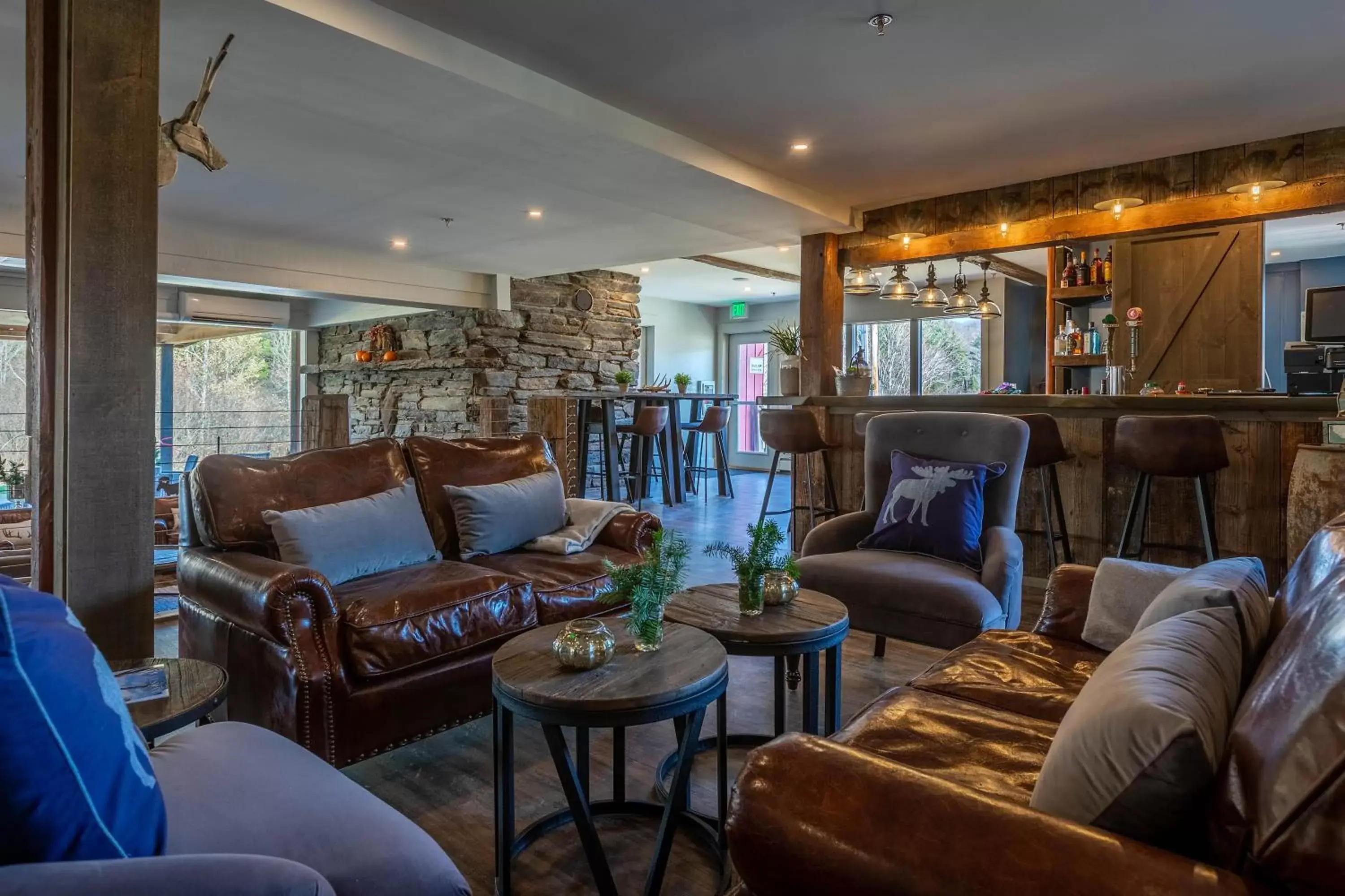 Lounge or bar in Mountain Meadows Lodge