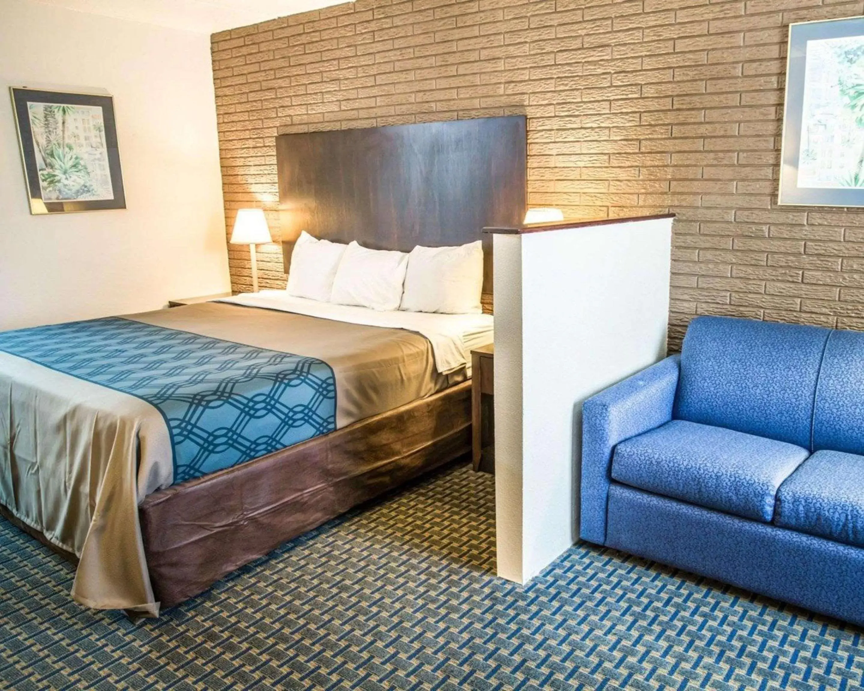 Photo of the whole room, Bed in Rodeway Inn & Suites Wilmington North