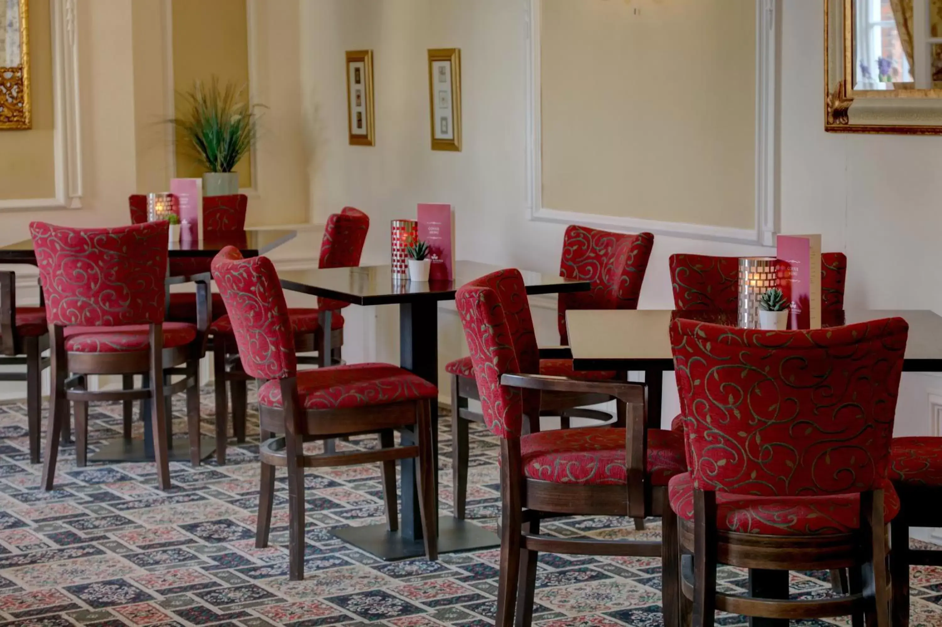 Lounge or bar, Restaurant/Places to Eat in Best Western Plus West Retford Hotel