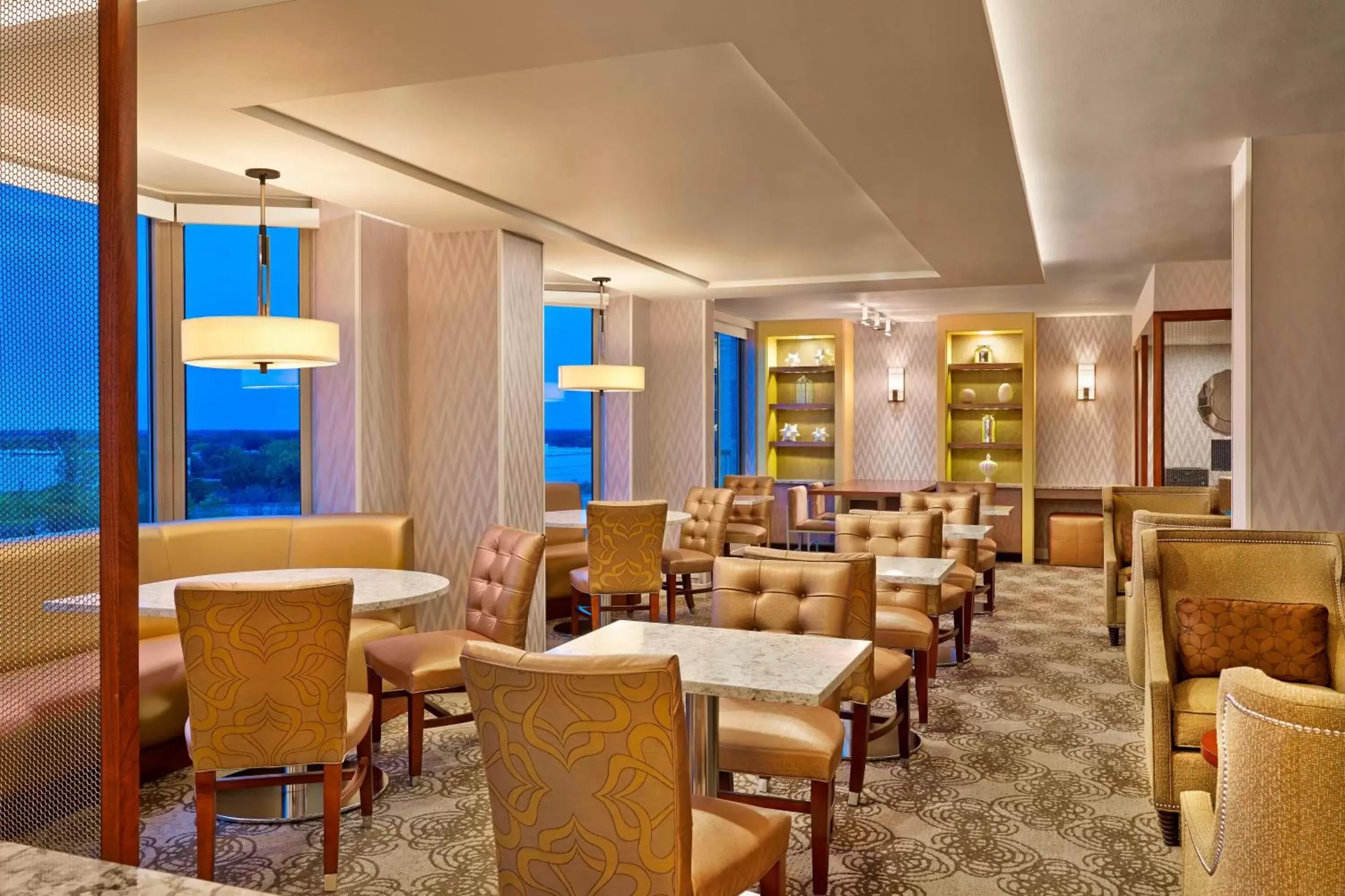 Lounge or bar, Restaurant/Places to Eat in Sheraton Suites Chicago Elk Grove