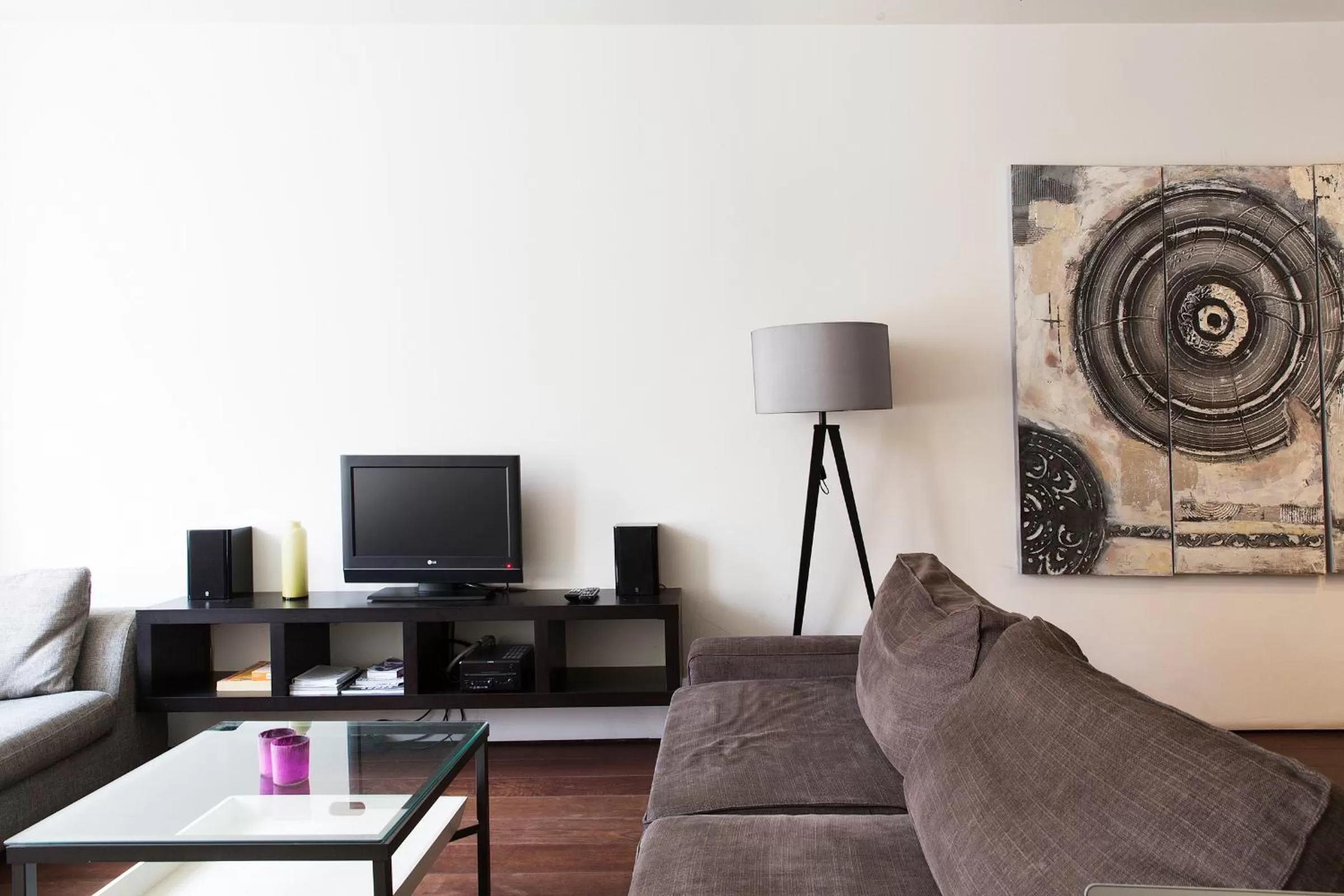 Living room, TV/Entertainment Center in Marnix Modern: Supercentral 8P