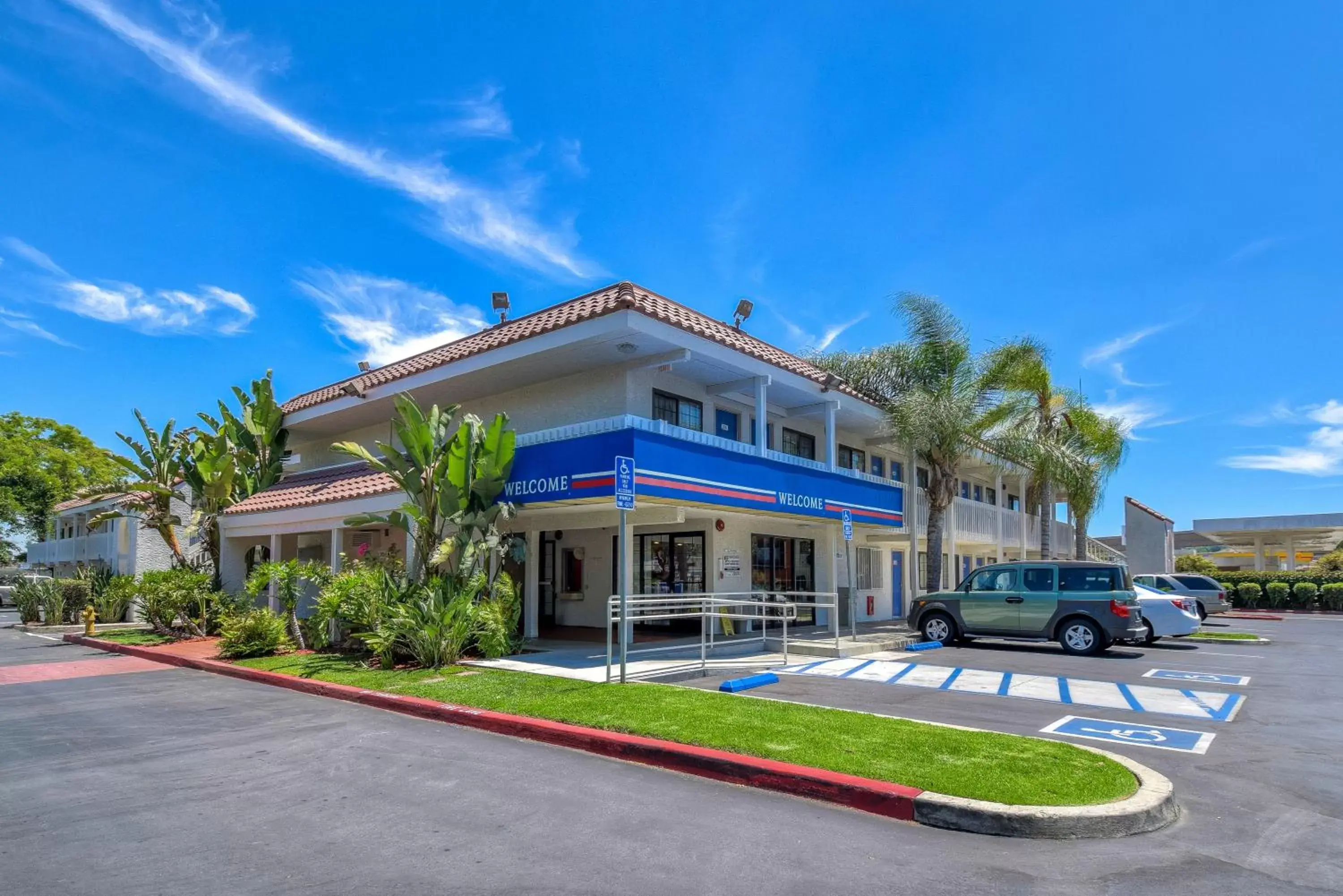 Facade/entrance, Property Building in Motel 6-Pomona, CA - Los Angeles