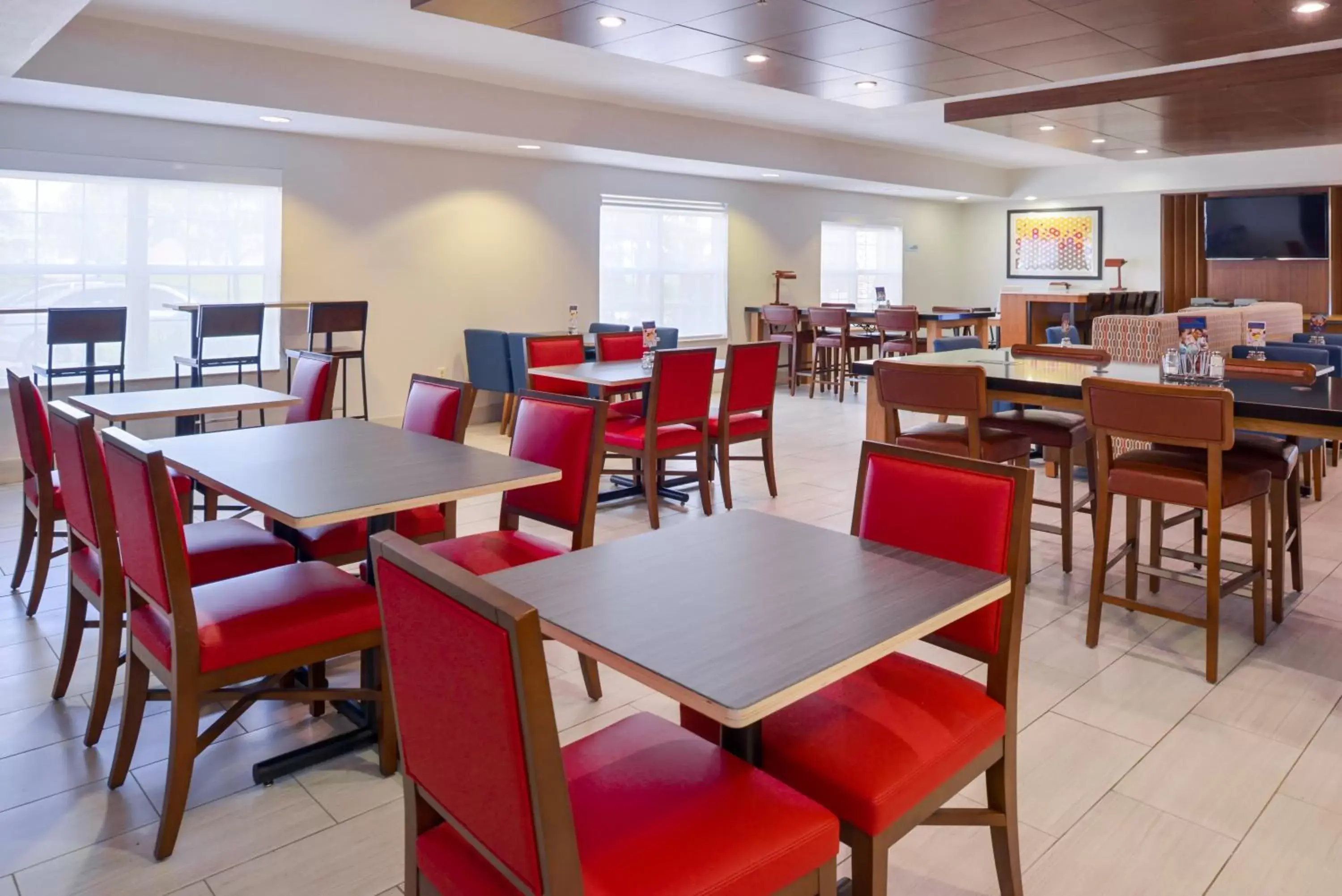 Breakfast, Restaurant/Places to Eat in Holiday Inn Express Hotel & Suites Southfield - Detroit, an IHG Hotel
