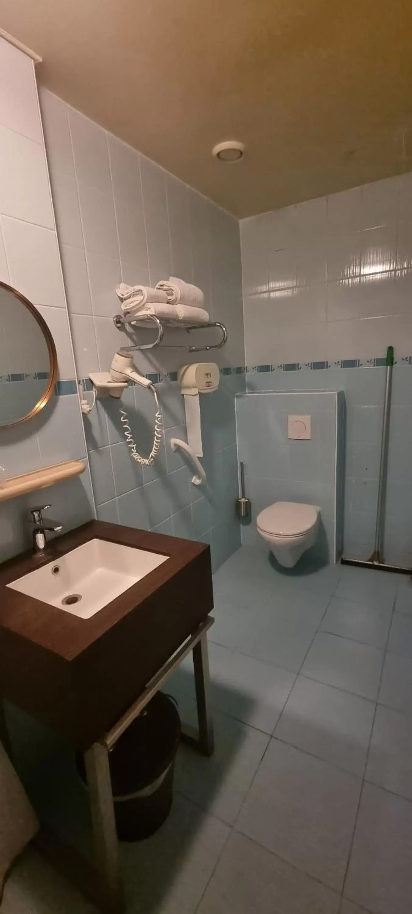 Toilet, Bathroom in Hotel Isis