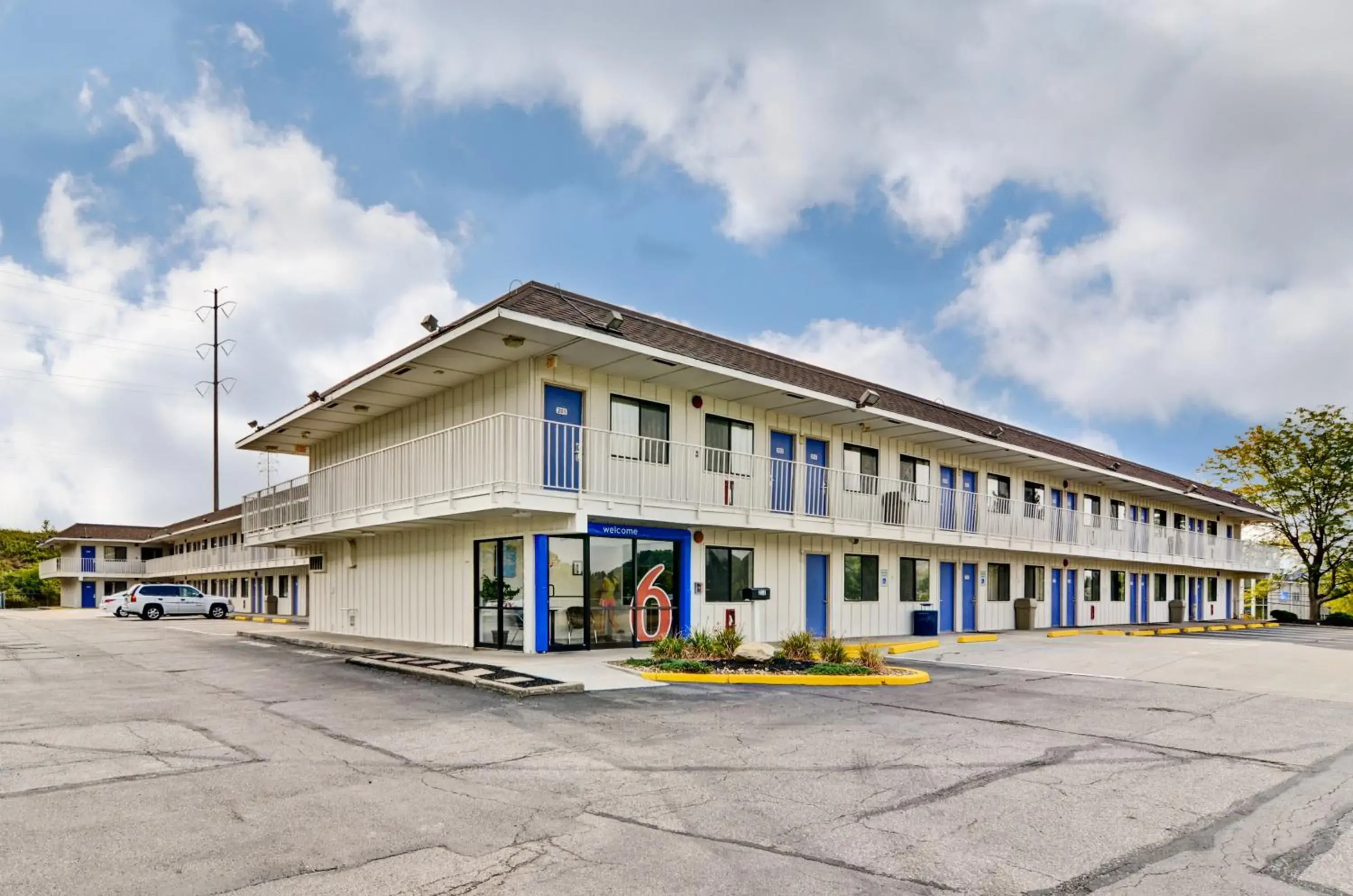Facade/entrance, Property Building in Motel 6-Pittsburgh, PA - Crafton