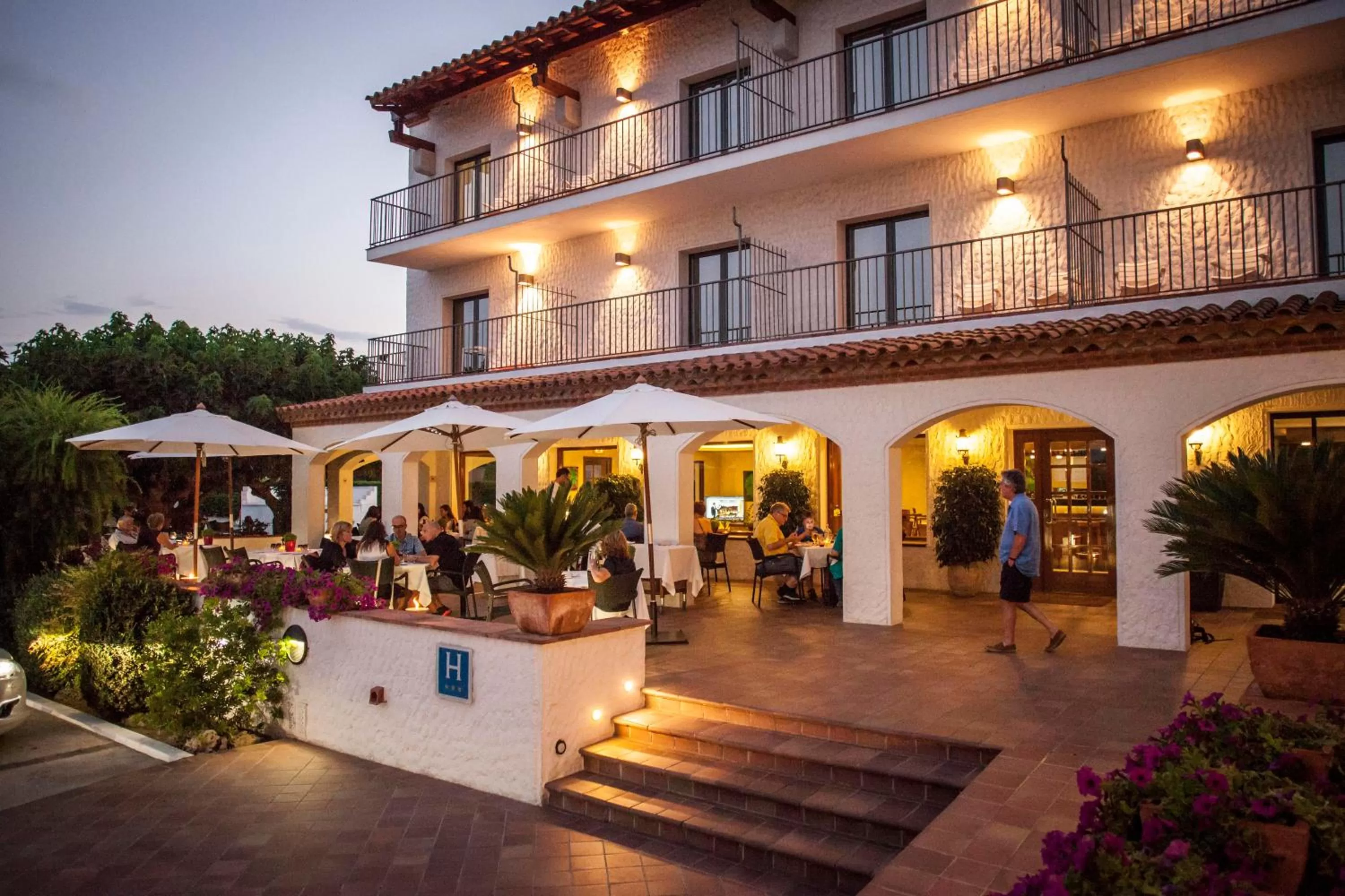 Property building in Hotel Restaurant Bon Retorn