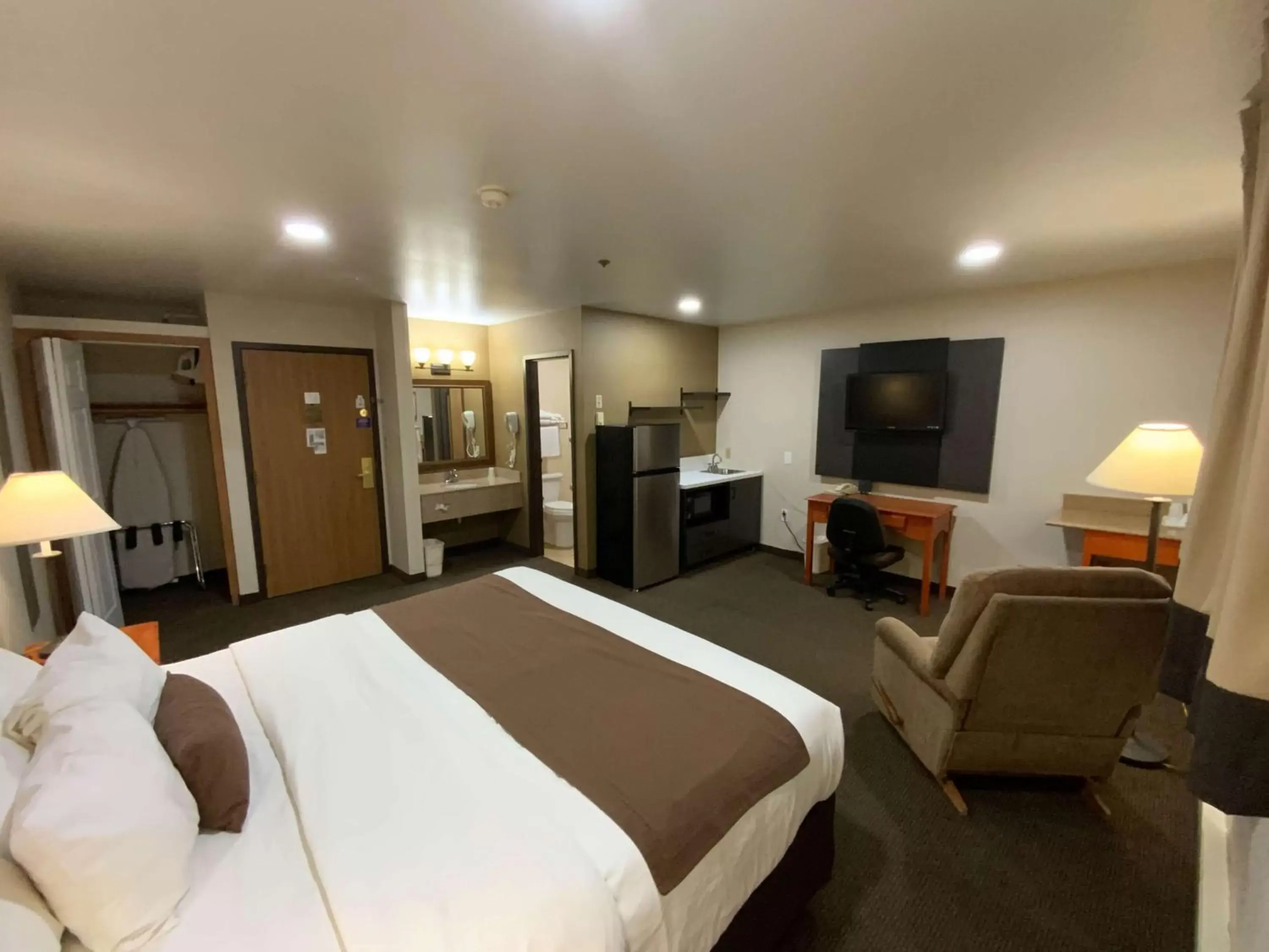 Bedroom, Bed in Studio 6 - Minot, ND Bedroom, Bed in Studio 6 - Minot, ND