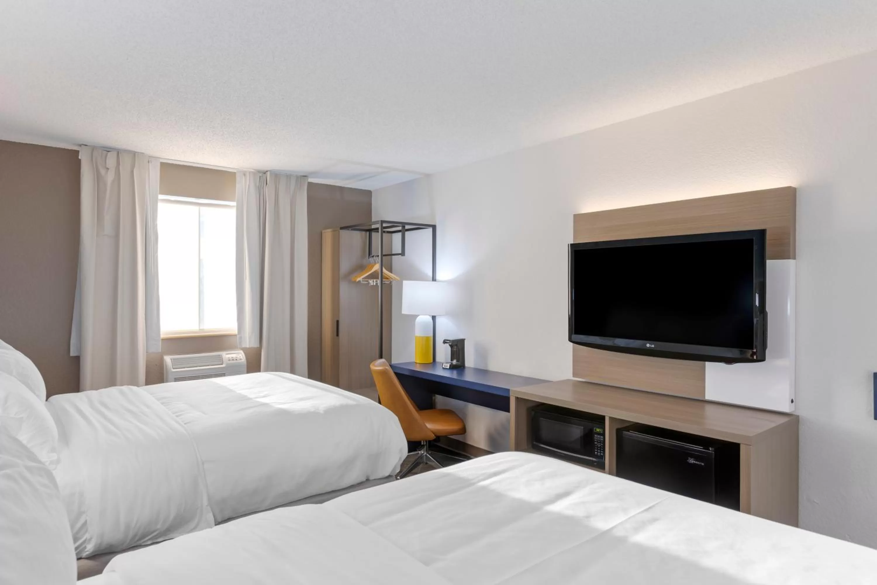 Bed in Comfort Inn Detroit - Troy