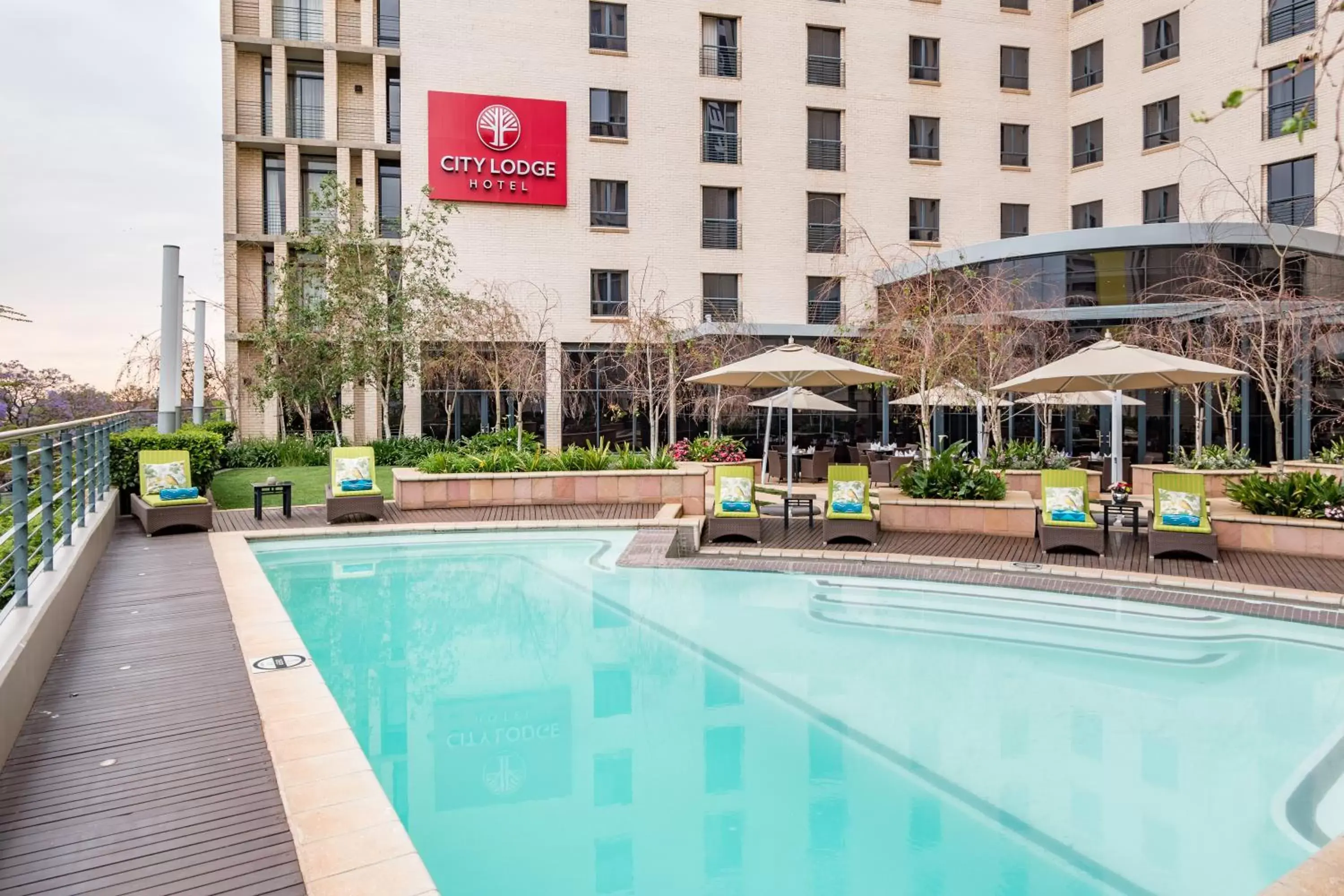 Property building, Swimming Pool in City Lodge Hotel Hatfield, Pretoria