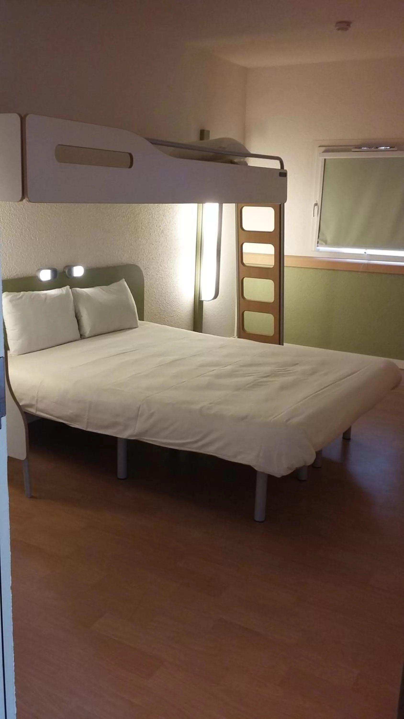 bunk bed in Ibis Budget Montbéliard