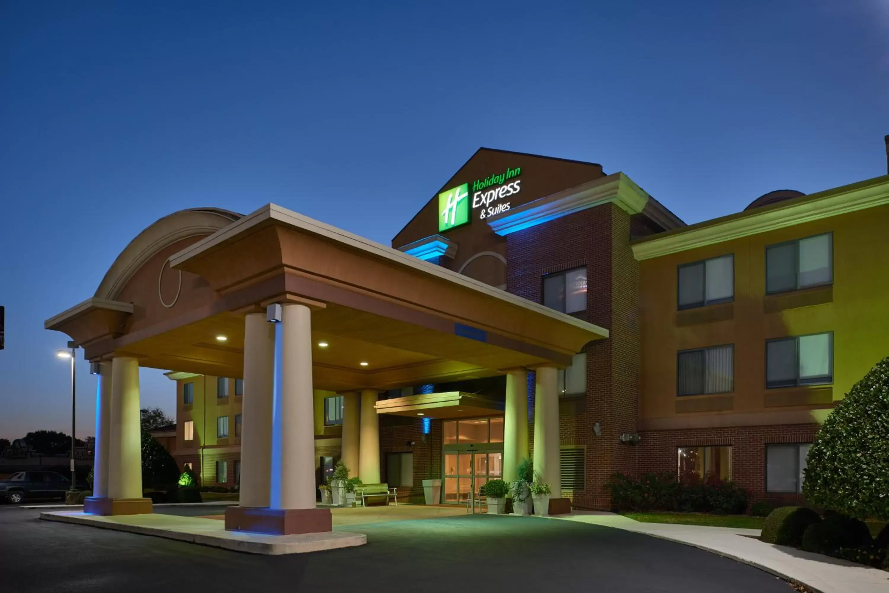 Property Building in Holiday Inn Express Hotel & Suites Anniston/Oxford, an IHG Hotel