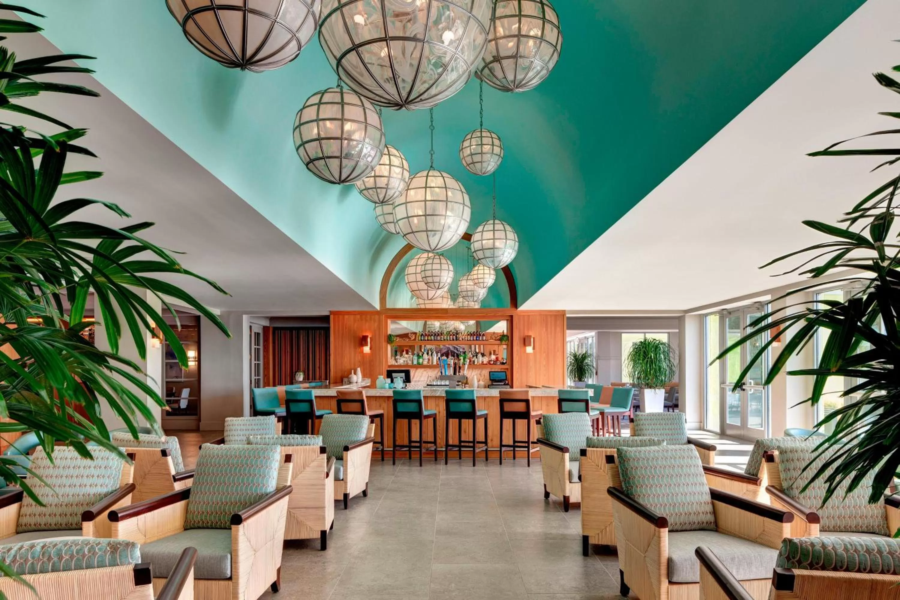 Lounge or bar in Bluegreen's Bayside Resort and Spa